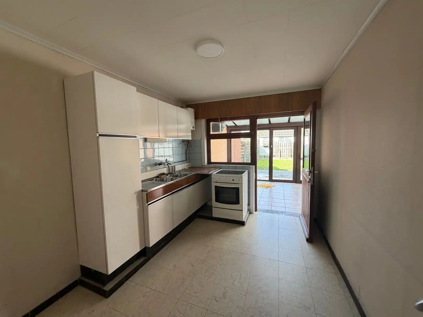 HOB met zonnige tuin en drie slaapkamers foto 5