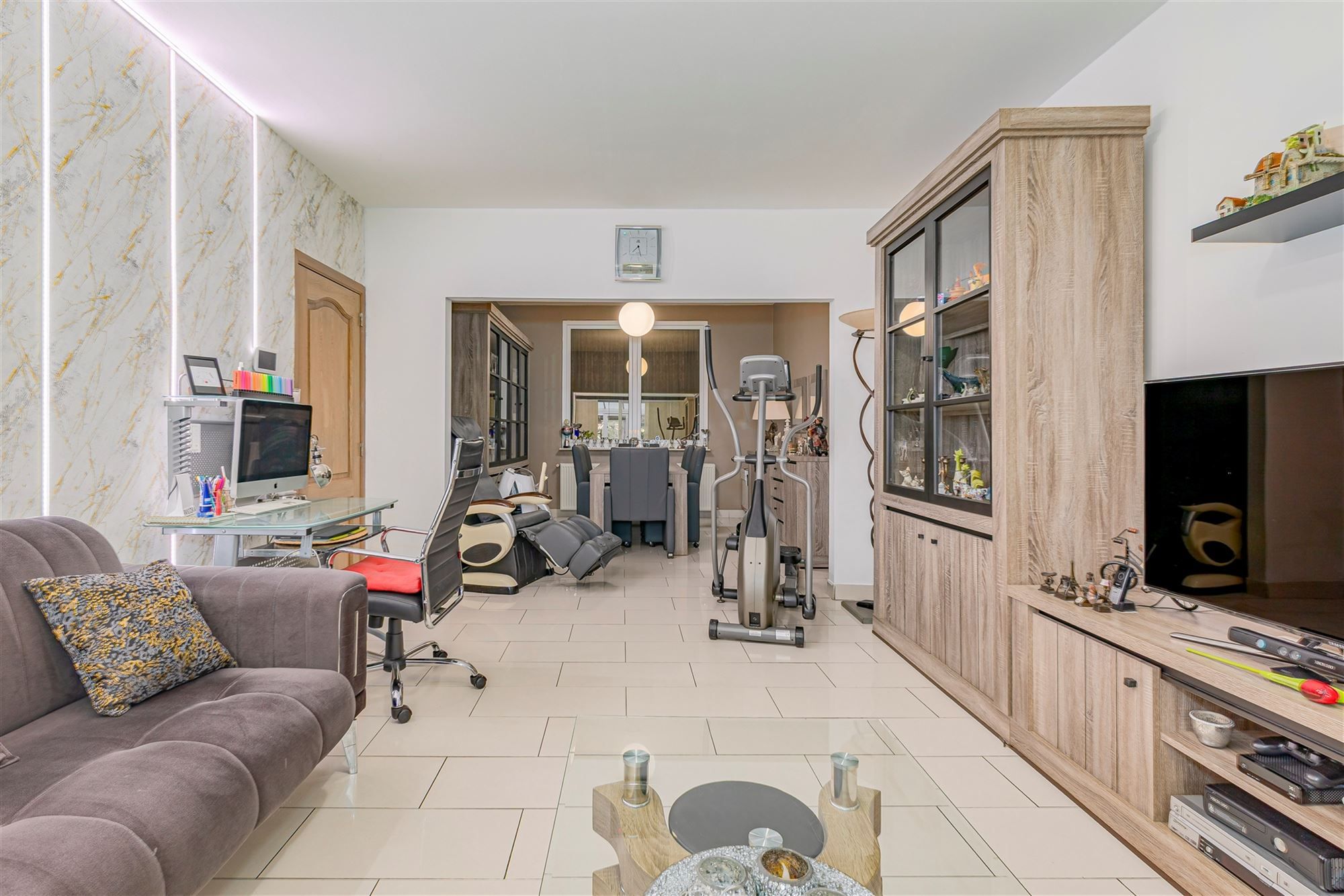 Mooi ingerichte woning met 4 slk, 2 badk en ruime stadstuin in Merksem foto 8