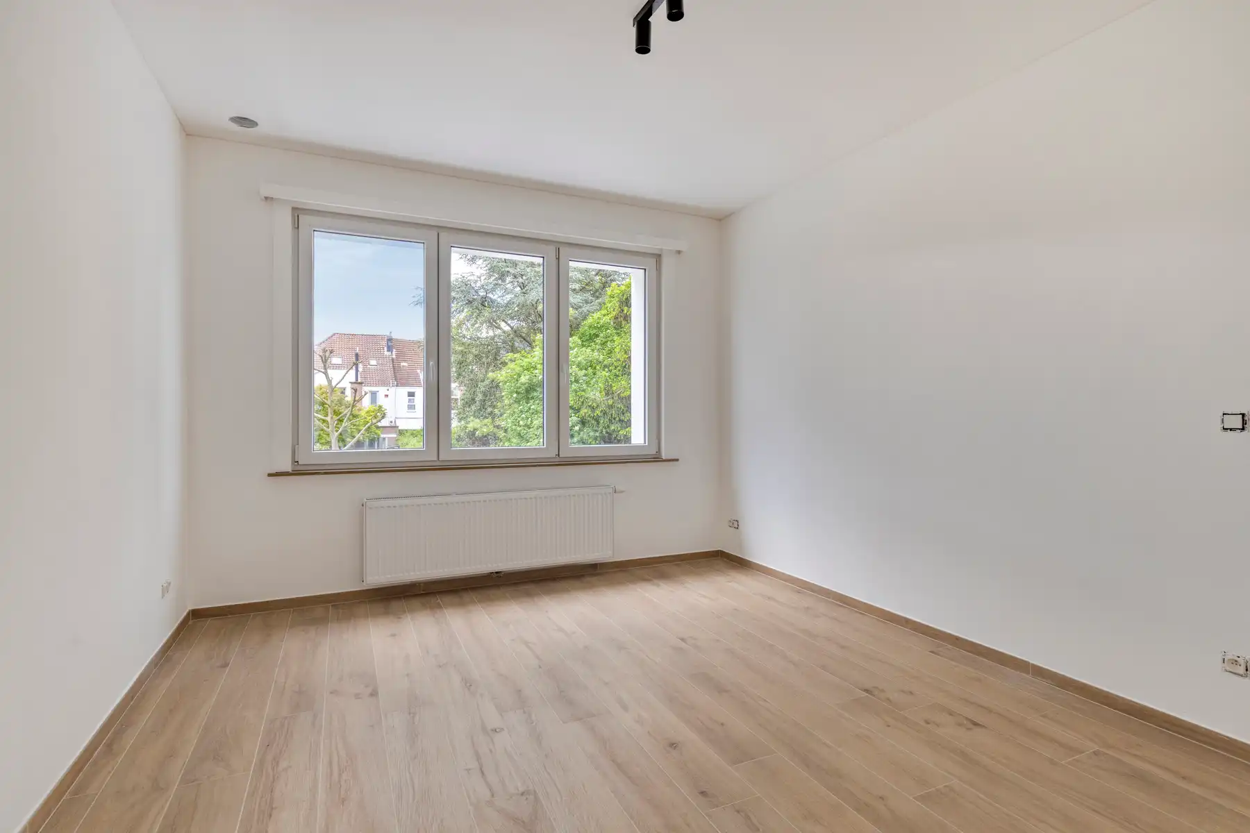 Gerenoveerd 2-slpk appartement in wijk Pulhof Berchem foto 4