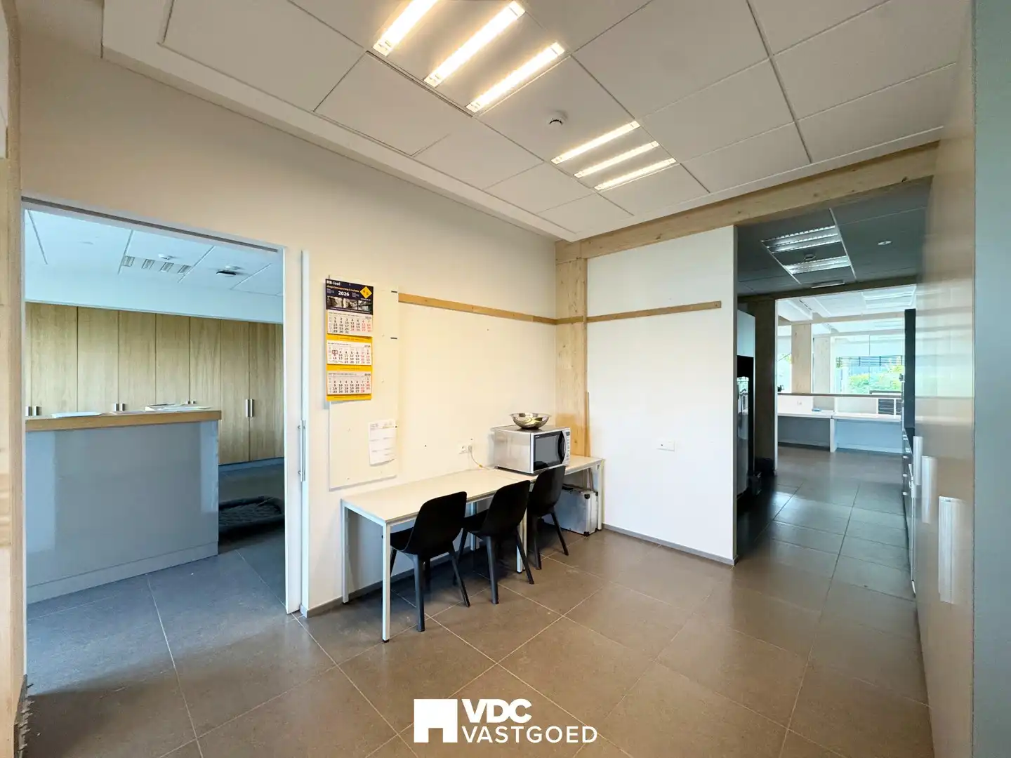 Representatief bedrijfscomplex met kantoren, dubbele industriehal, vergaderfaciliteiten, woongelegenheid en zonnepanelen foto 20
