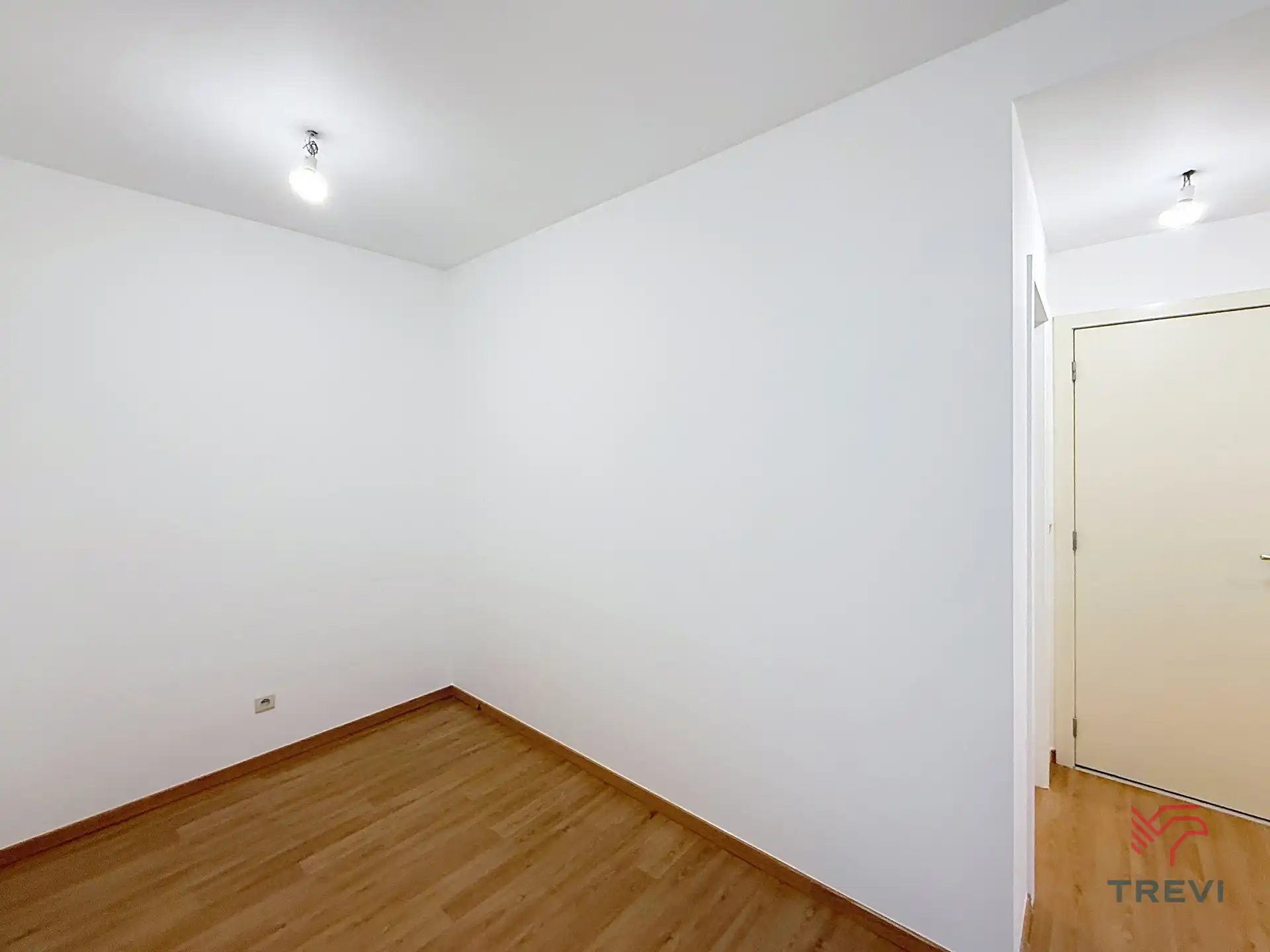 Appartement met 1 slaapkamer + volledig opgeknapt kantoor! foto 7