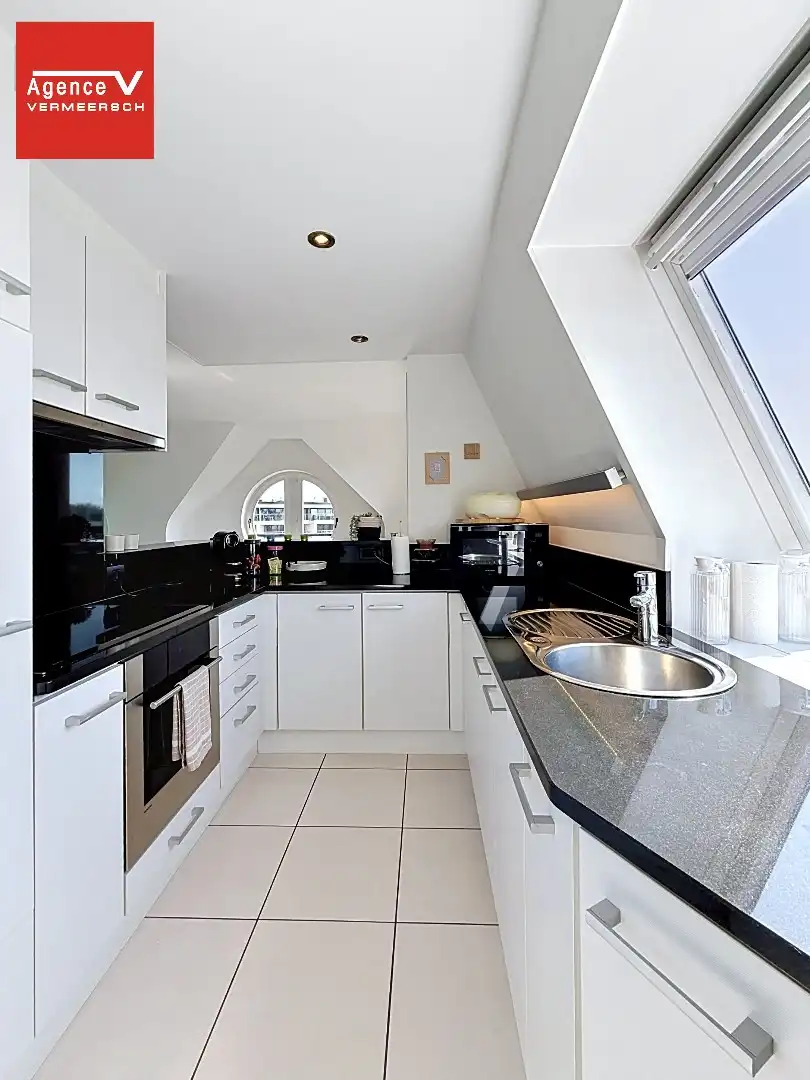 Stijlvol appartement met panoramisch verzicht op het hinterland.  foto 7