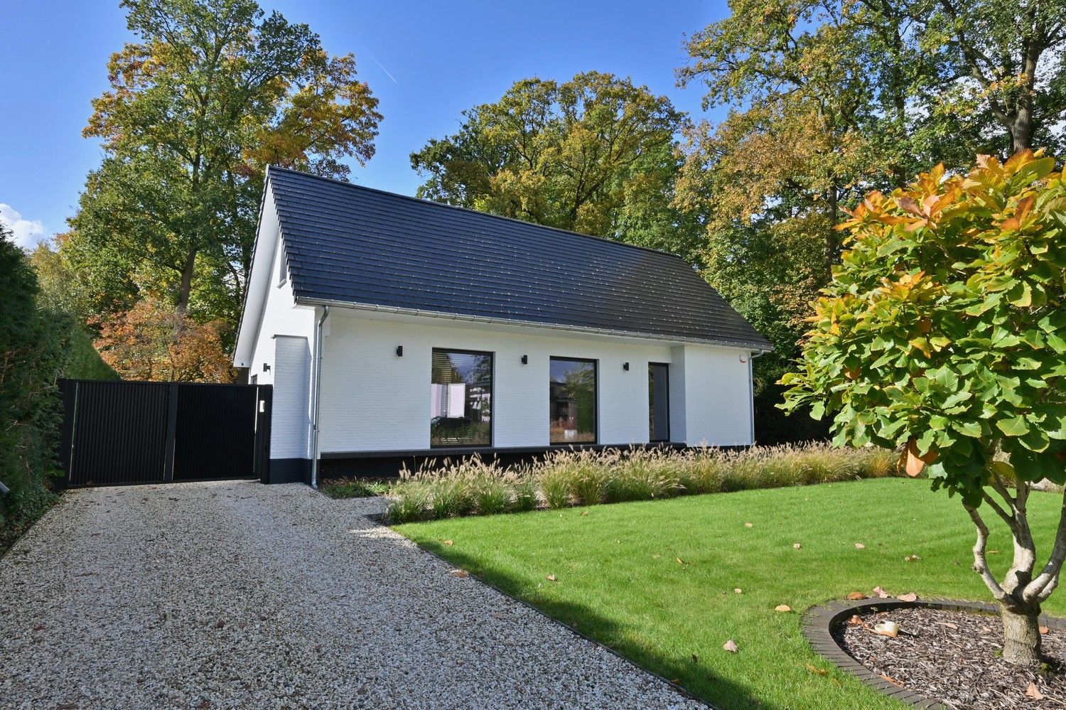 Compleet gerenoveerde woning op gegeerde toplocatie aan de Goudkust te Neerharen foto 4