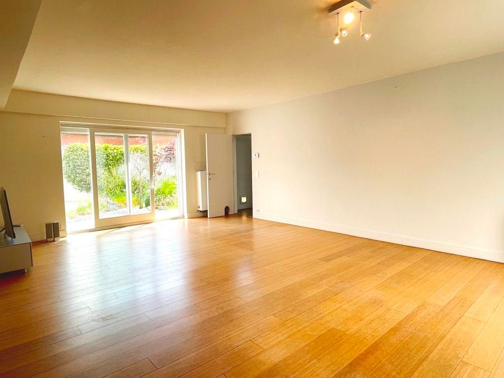 Seventies bungalow, rustig gelegen in het mooie Latem. foto 3