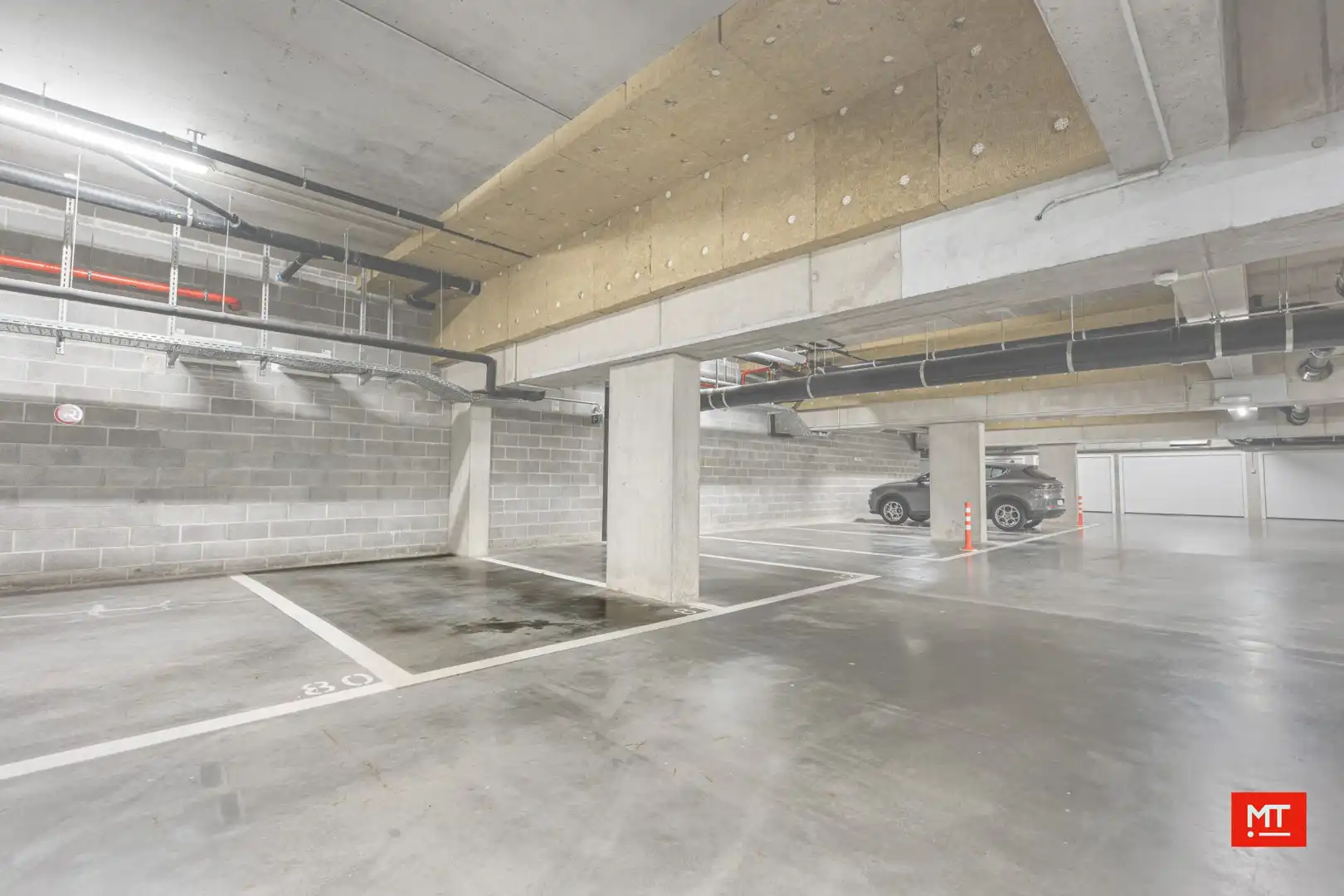 Recent appartement met 2 slaapkamers en ondergrondse parkeerplaats te koop in hartje Ieper foto 17