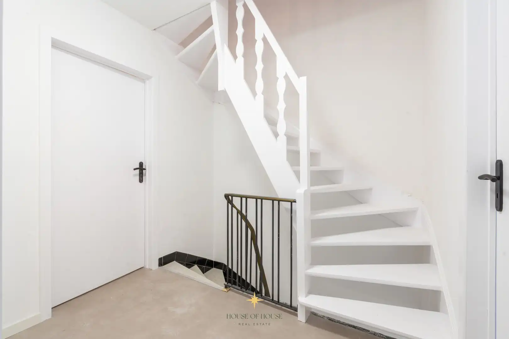 Gerenoveerde bel-étage met 3 slaapkamers en ruime garage foto 7