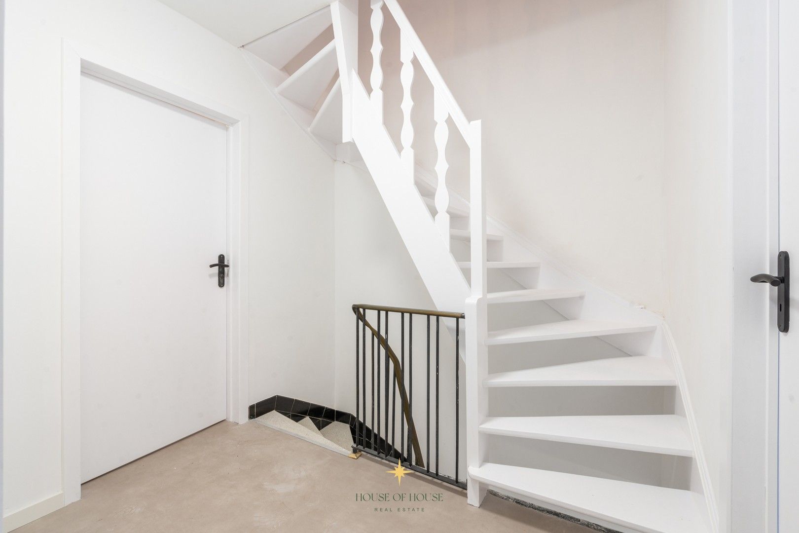 Gerenoveerde bel-étage met 3 slaapkamers en ruime garage foto 7