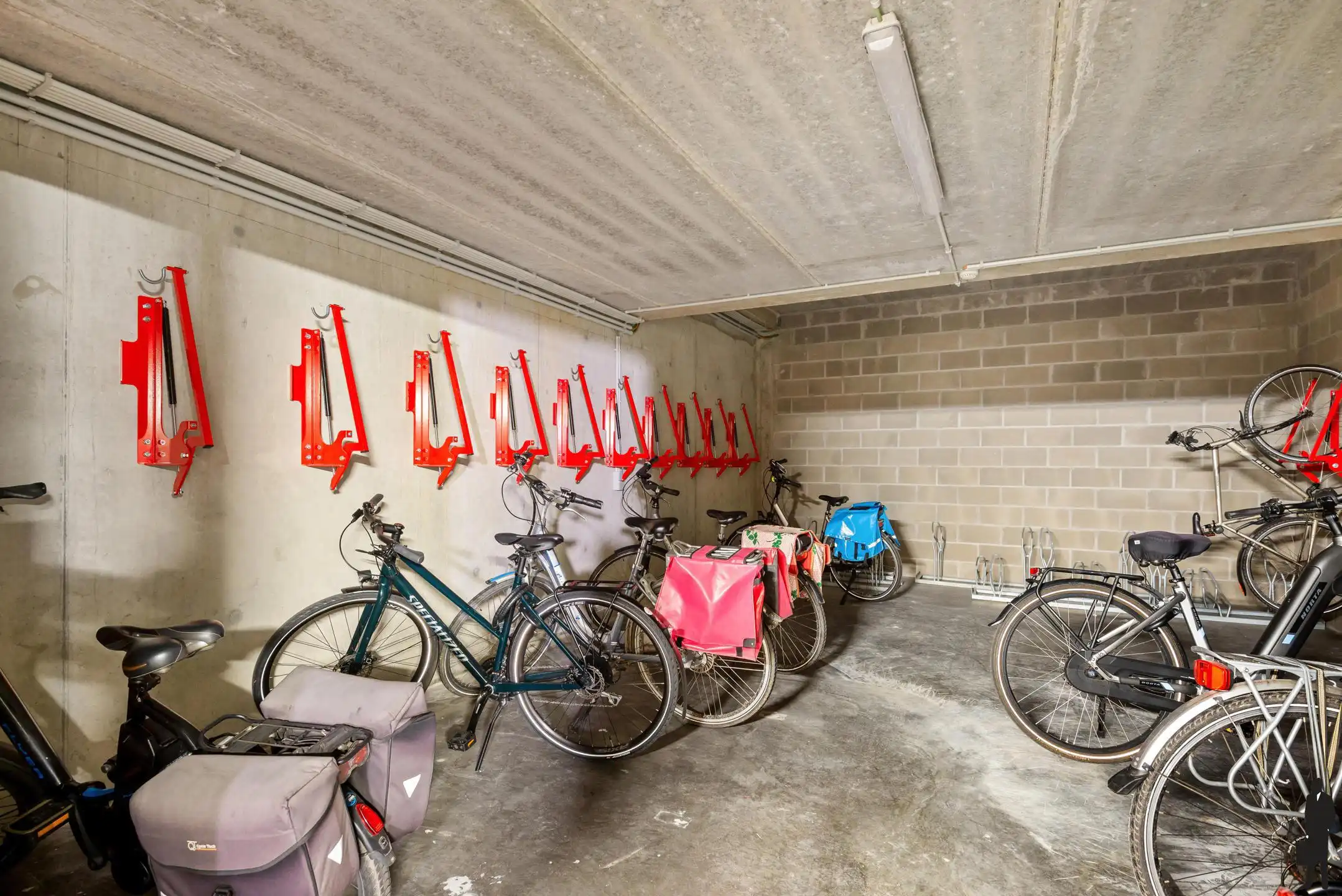 Energiezuinig gelijkvloers parkapp in een groene omgeving foto 15