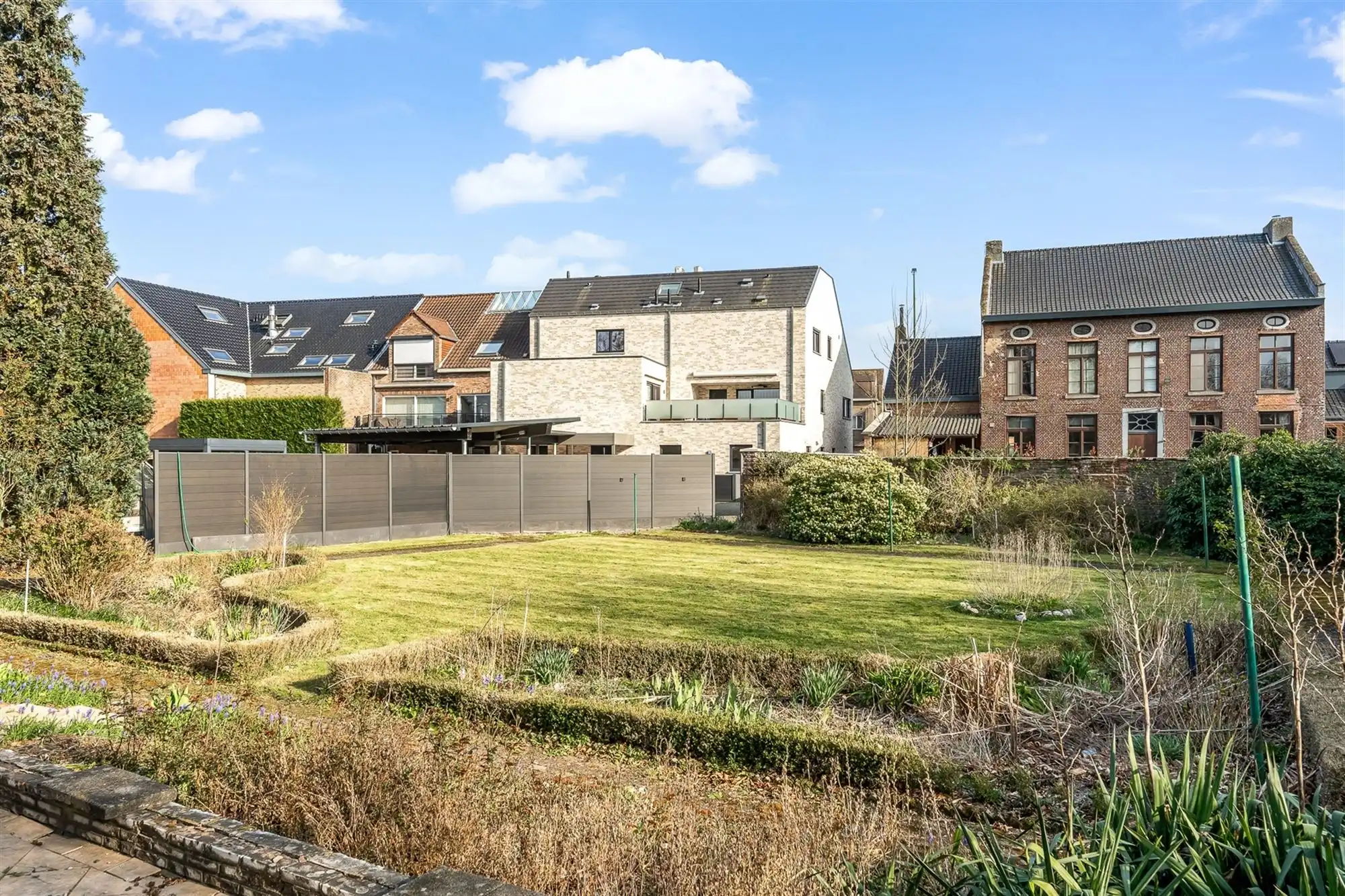 OP TE FRISSEN GELIJKVLOERSE WONING MET 3 SLAAPKAMERS OP EEN RUIM PERCEEL IN HET CENTRUM VAN OOSTHAM foto 19