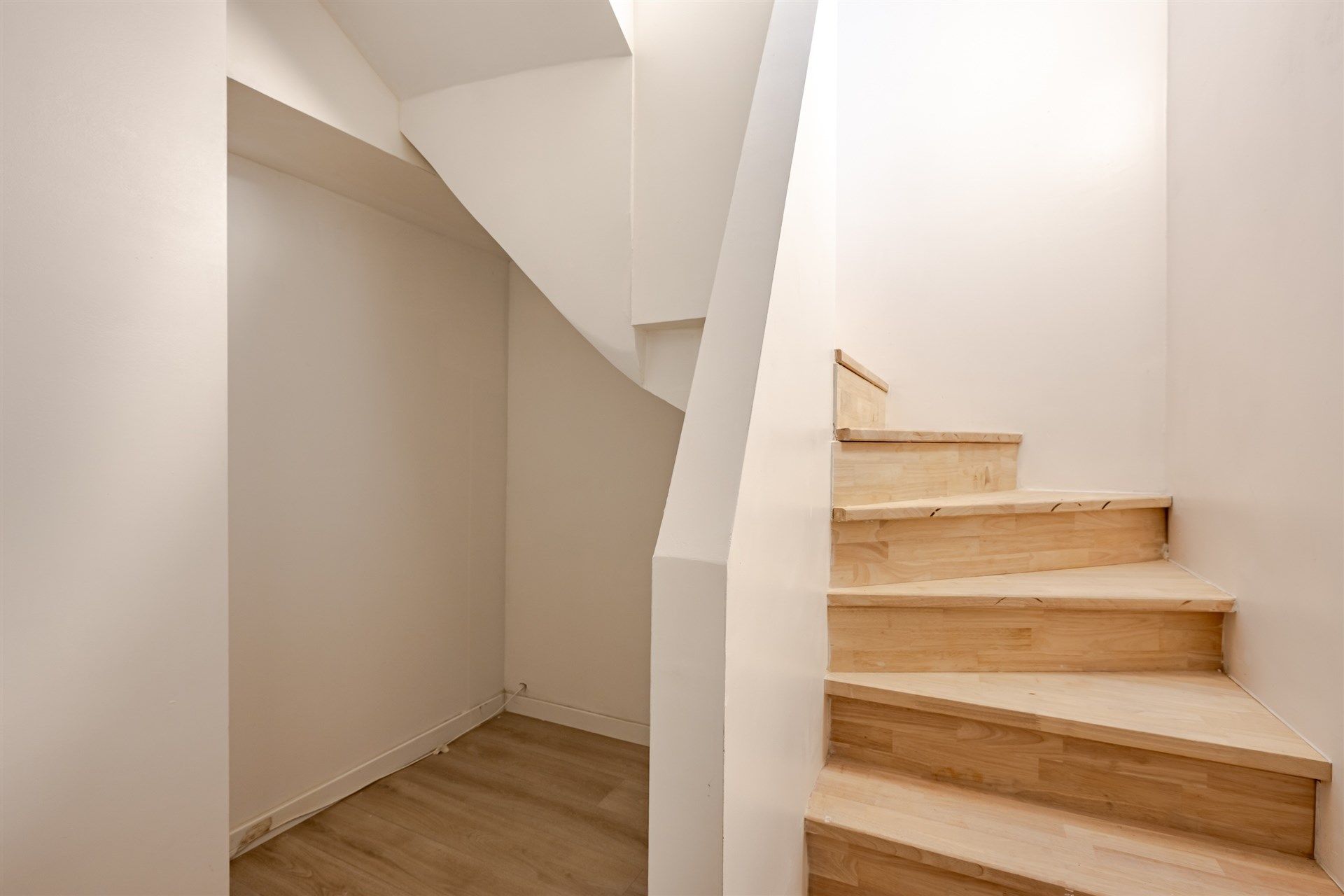 Instapklaar appartement (4 slaapkamers) in hartje Melle foto 21