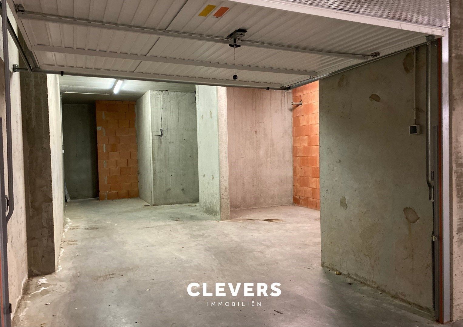 Grote garagebox met voetgangersingang aan Leopoldpark/haven foto 5