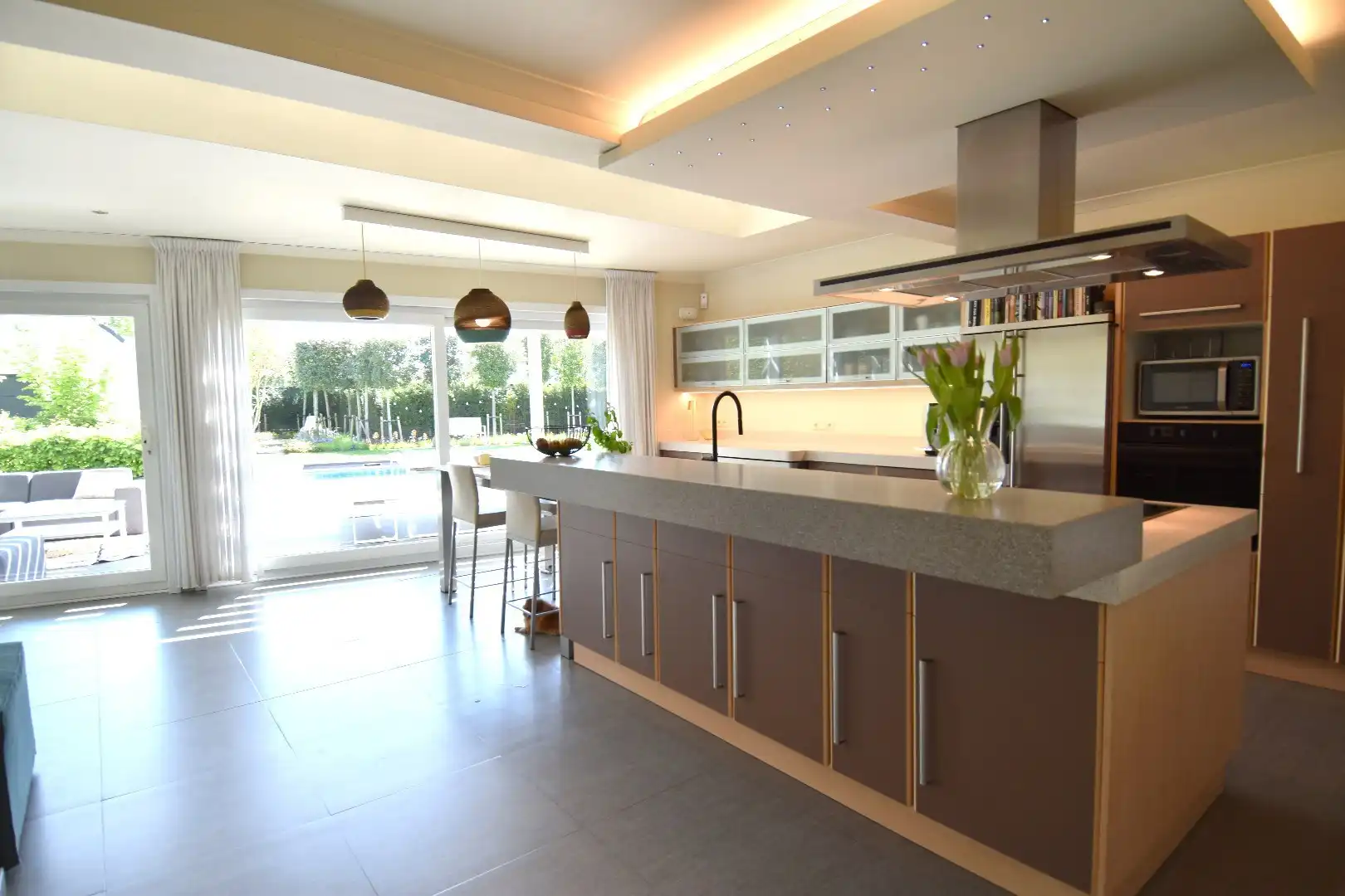 Villa met 4 slaapkamers, zwembad en mooie volumes te koop in Moorsele foto 16