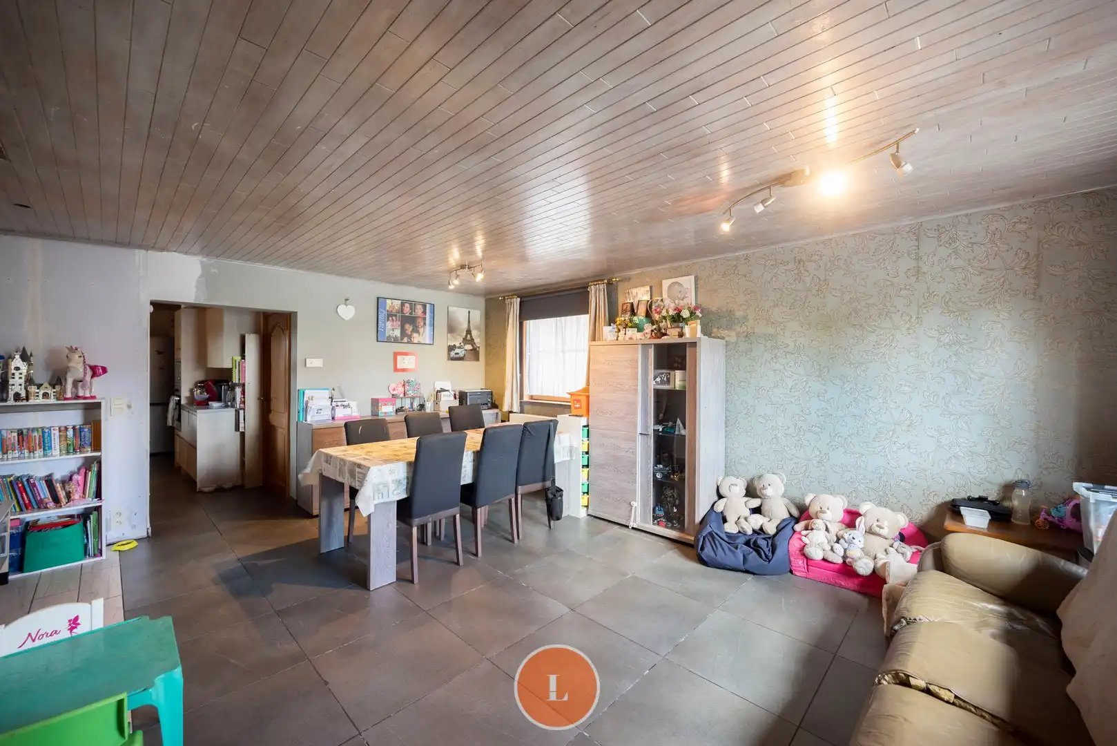 Bungalow met 2 slaapkamers, oprit en grote tuin foto 4