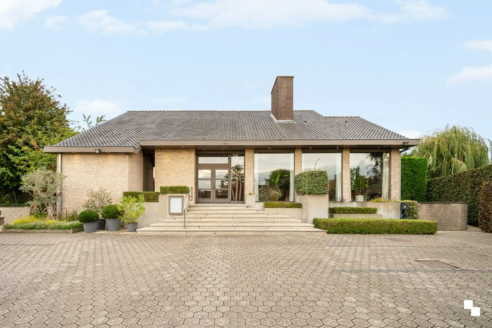 Een eigendom vol mogelijkheden: van veelzijdig pand tot prachtige villa te Izegem foto 28