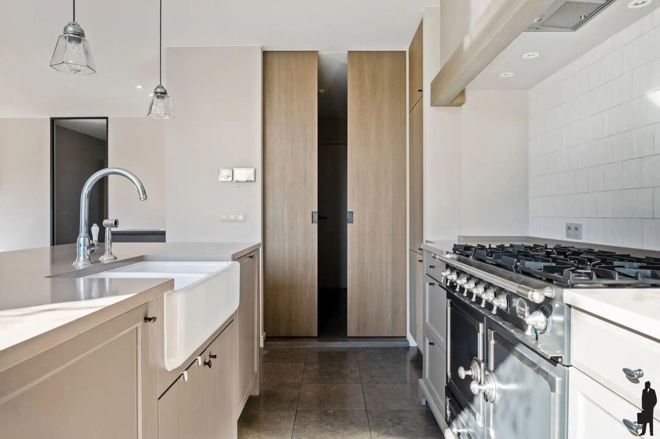 Prachtige woning met 4 slpks, 2 badks en ZW tuin met privacy foto 12