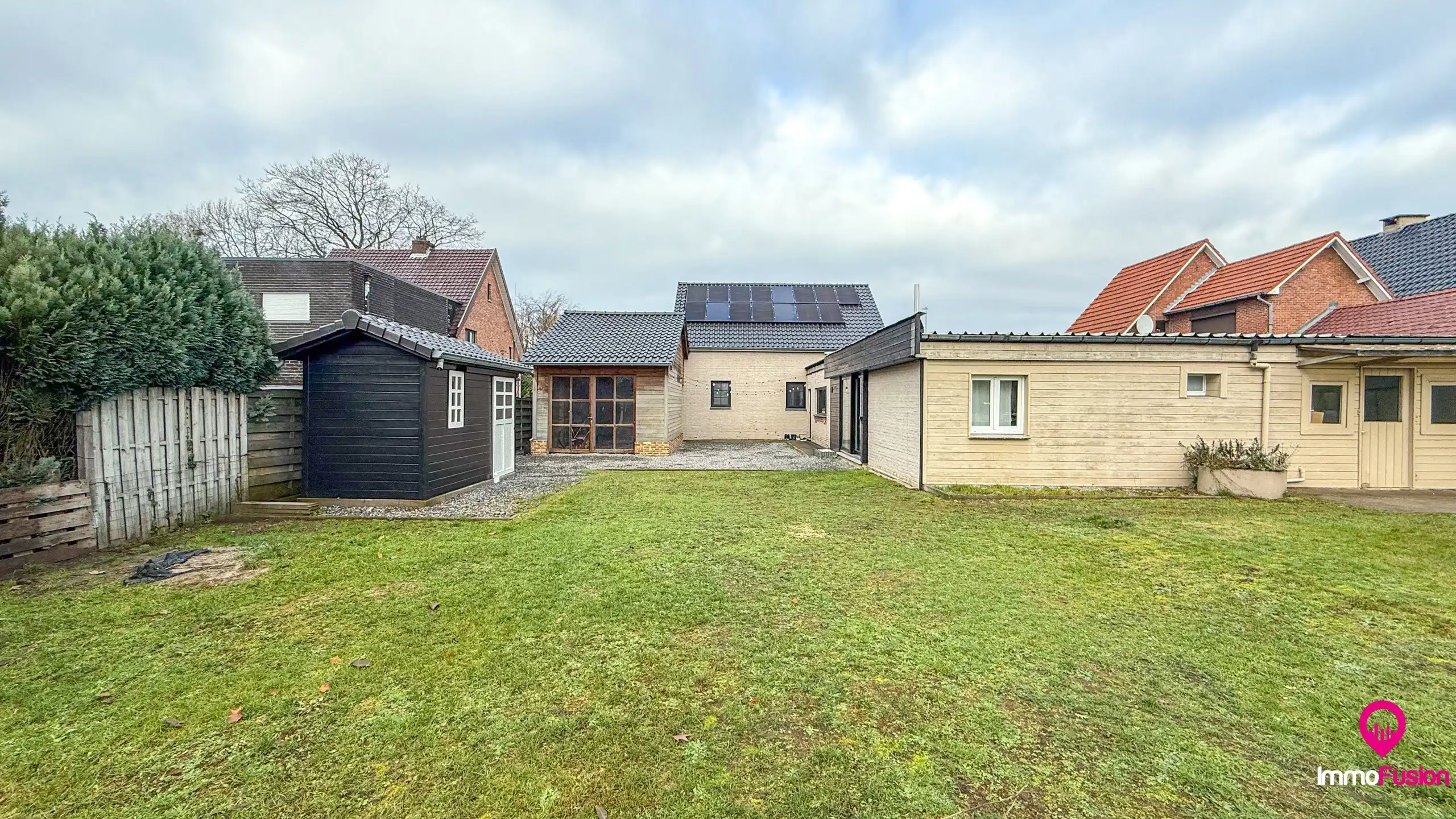 Zeer ruim wonen met 5 slpks en rustig gelegen! foto 38