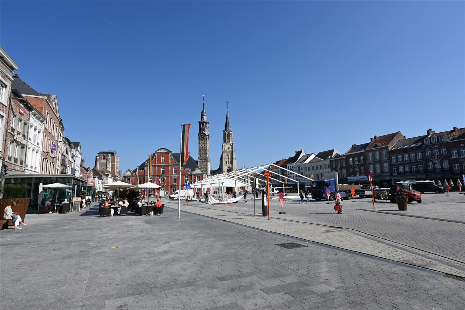 Handelspand met twee appartementen op de Grote Markt foto 2