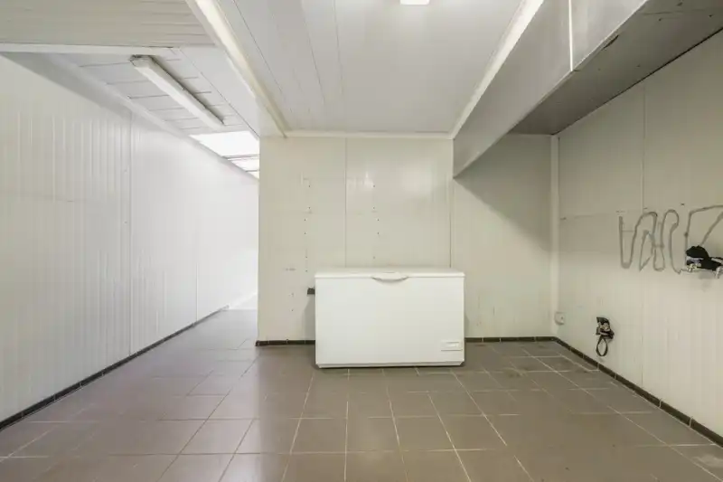 Lauwe-Centrum. Uitstekende gelegen handelseigendom : wonen en werken met 4 slaapkamers met tuin en aparte ingang garagegebouw en parking. POLYVALENTE EIGENDOM MET POTENTIEEL ! foto 15