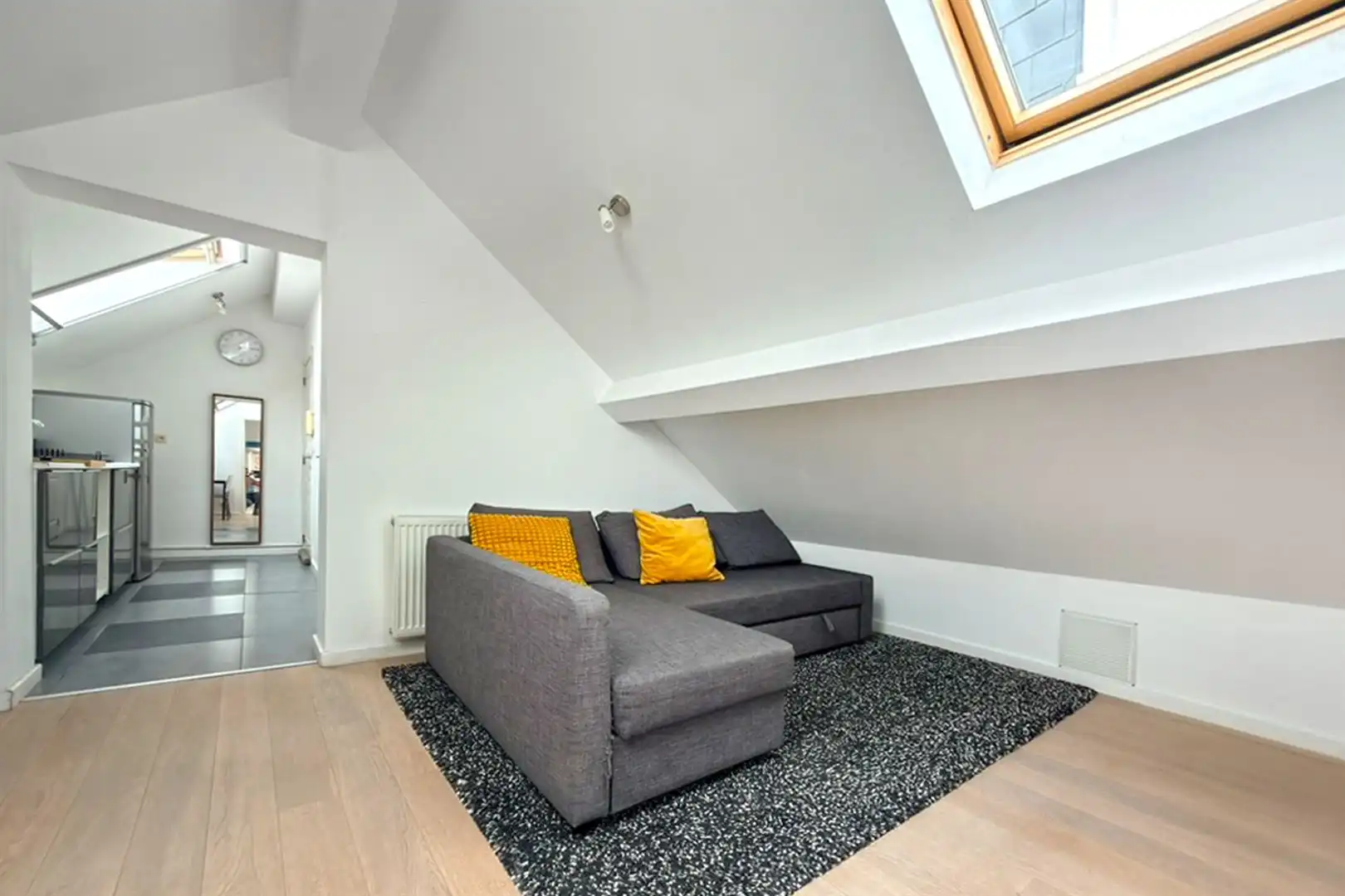 Gezellig dakappartement in een kleinschalig gebouw! foto 4