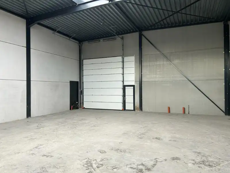Recente KMO-unit van 246 m² op toplocatie nabij de R4 foto 4