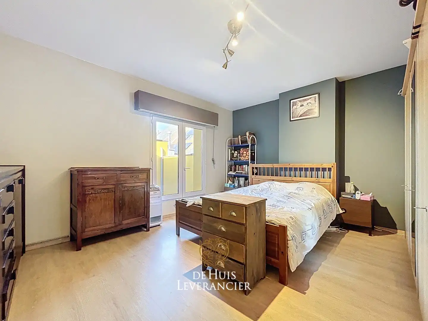 Ruime gezinswoning met 4 slpks, 2 bdks en tuin tegenover park De Schorre te koop foto 11