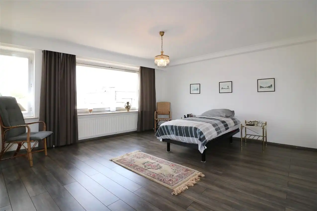 Ruime living, twee grote slpk., zuidterras, in centrum  foto 14