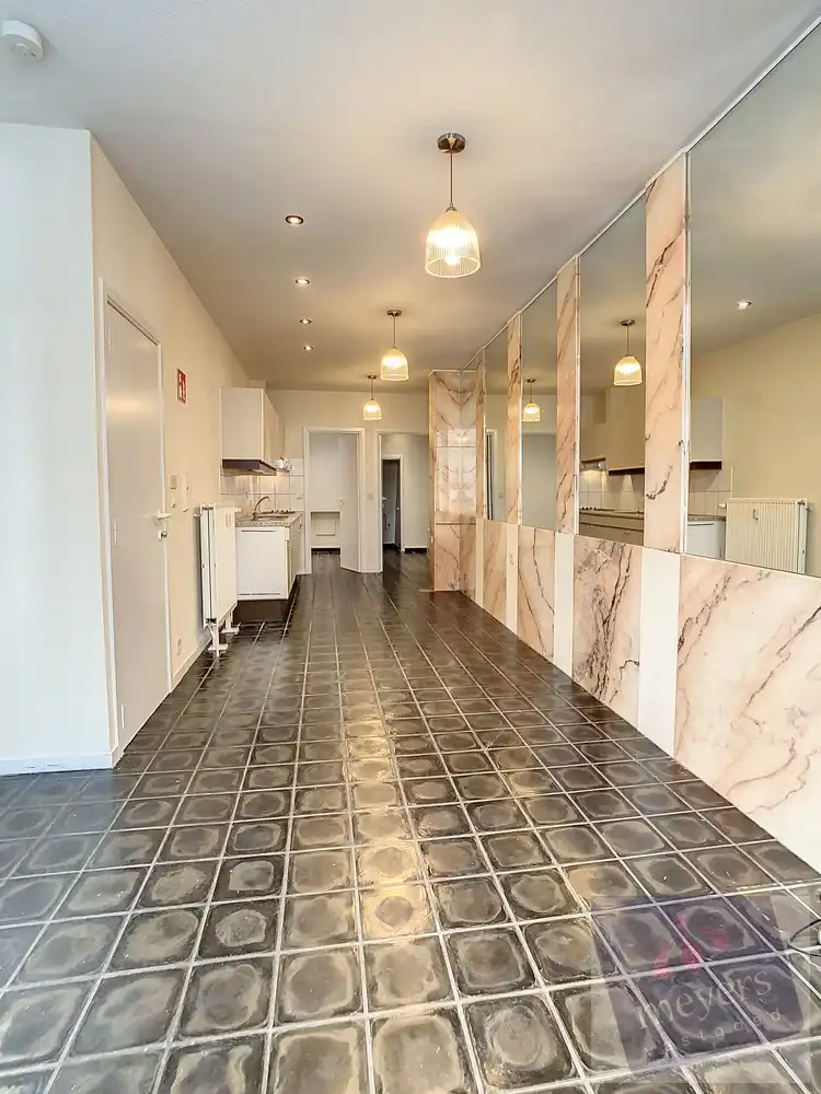 Karaktervolle woning met combinatie wonen/werken op centrale ligging in Sint-Truiden foto 4