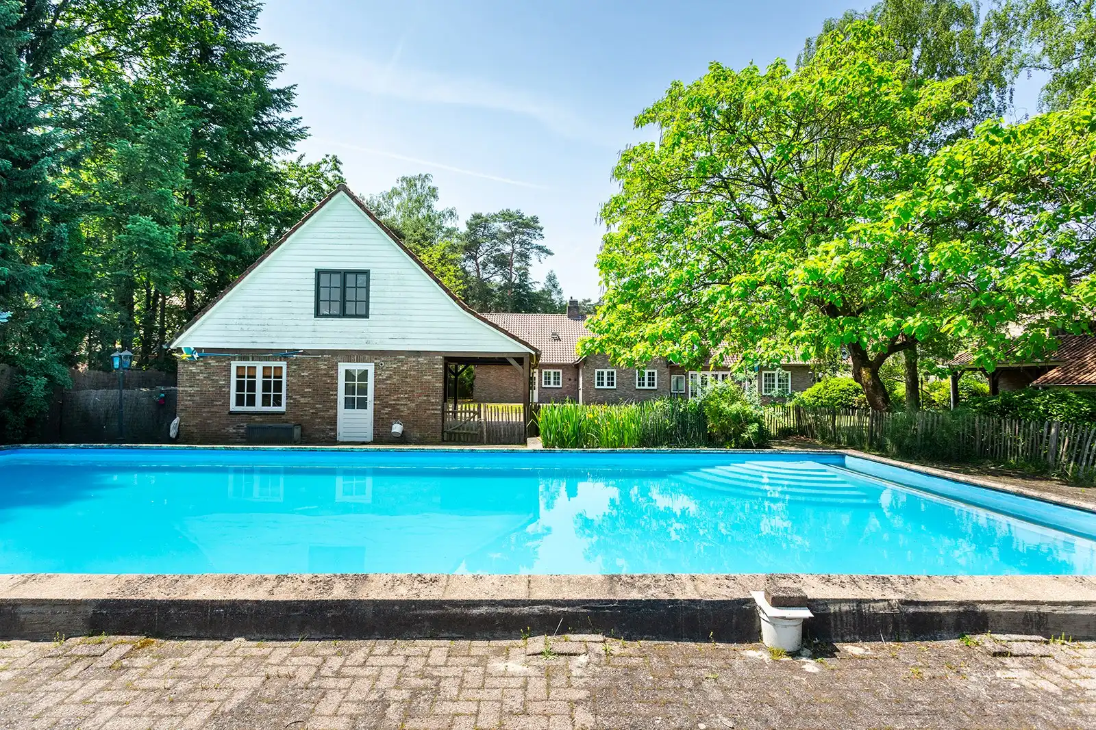 Charmante villa met zwembad en kantoor foto 23
