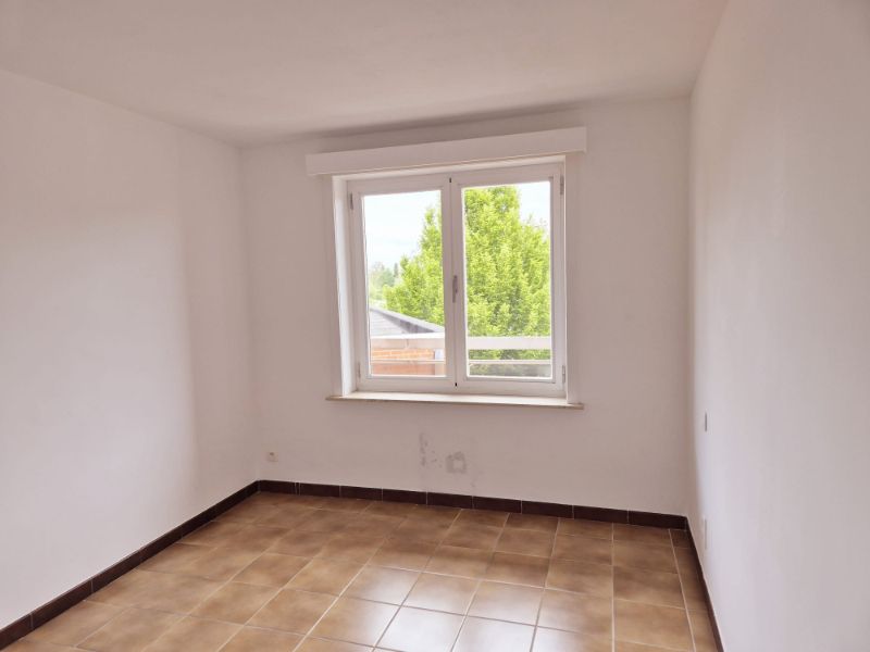 Roeselare-stadskern. Naast het Geytepark is dit vernieuwd twee-slaapkamerappartement gelegen op de tweede verdieping met prachtige zichten. Terras van 8.5m2. VERNIEUWD ! foto 9
