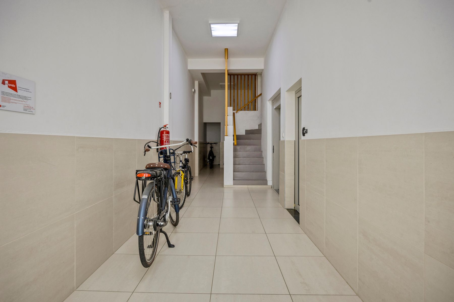 Recent 1 slaapkamer appartement met terras nabij Tour&Taxis foto 17