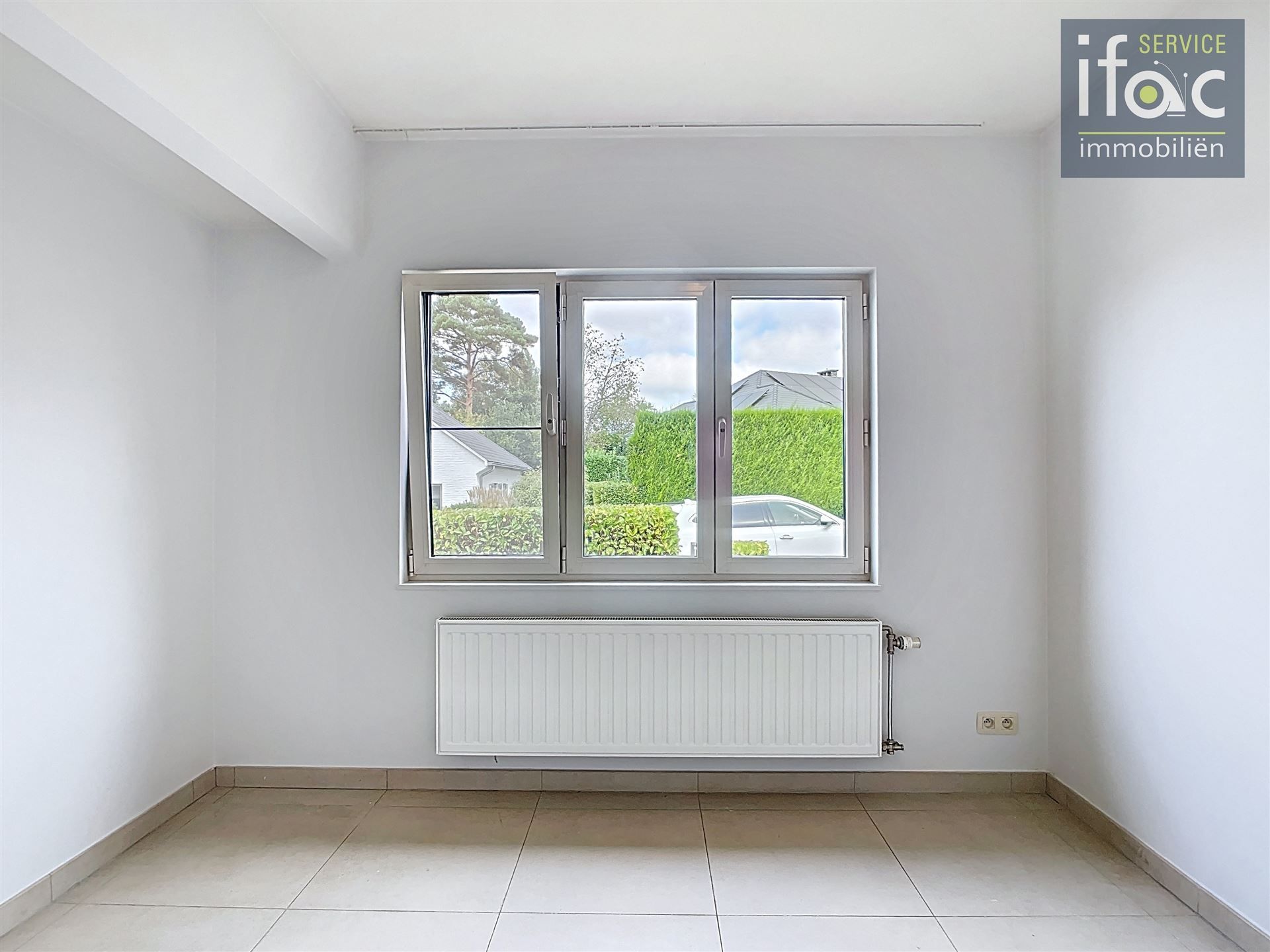 Gerenoveerde villa met 4 ruime slaapkamers foto 20