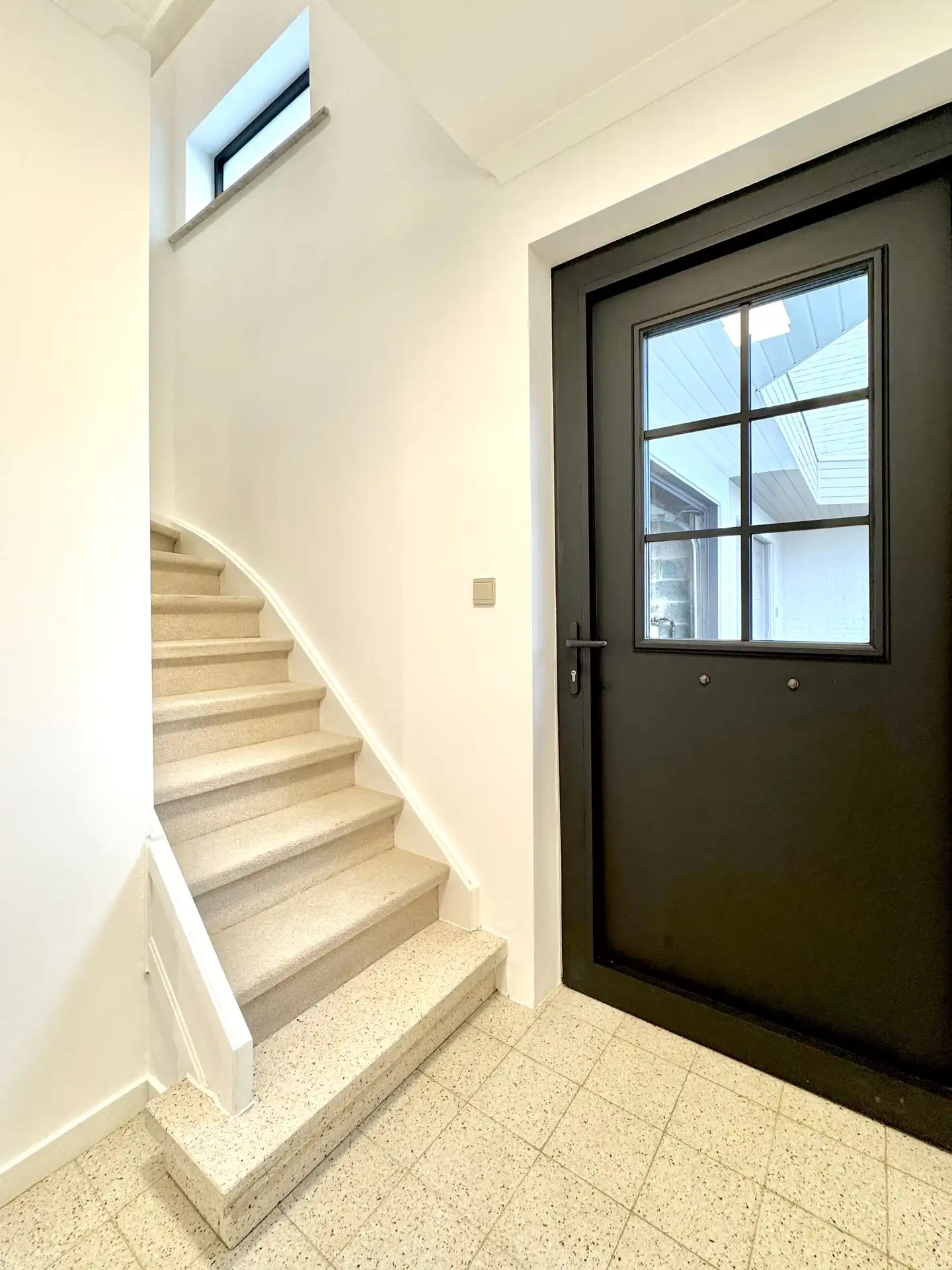 GERENOVEERDE WONING | 2 KAMERS | DRESSING |TUIN |GARAGE foto 2