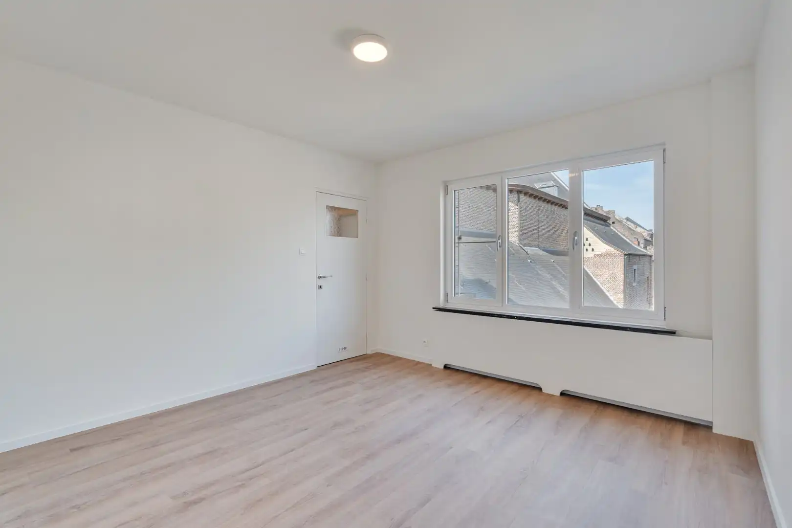 Stijlvol gerenoveerd appartement met moderne uitstraling in het centrum van Maaseik!  foto 23