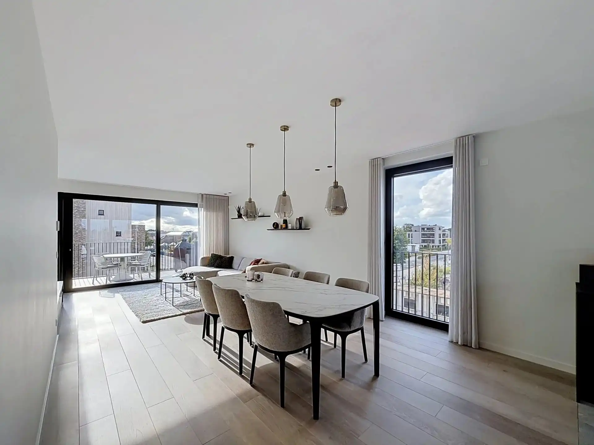 LUXUEUS APPARTEMENT OP DE BOVENSTE VERDIEPING IN HARTJE LOMMEL foto 3
