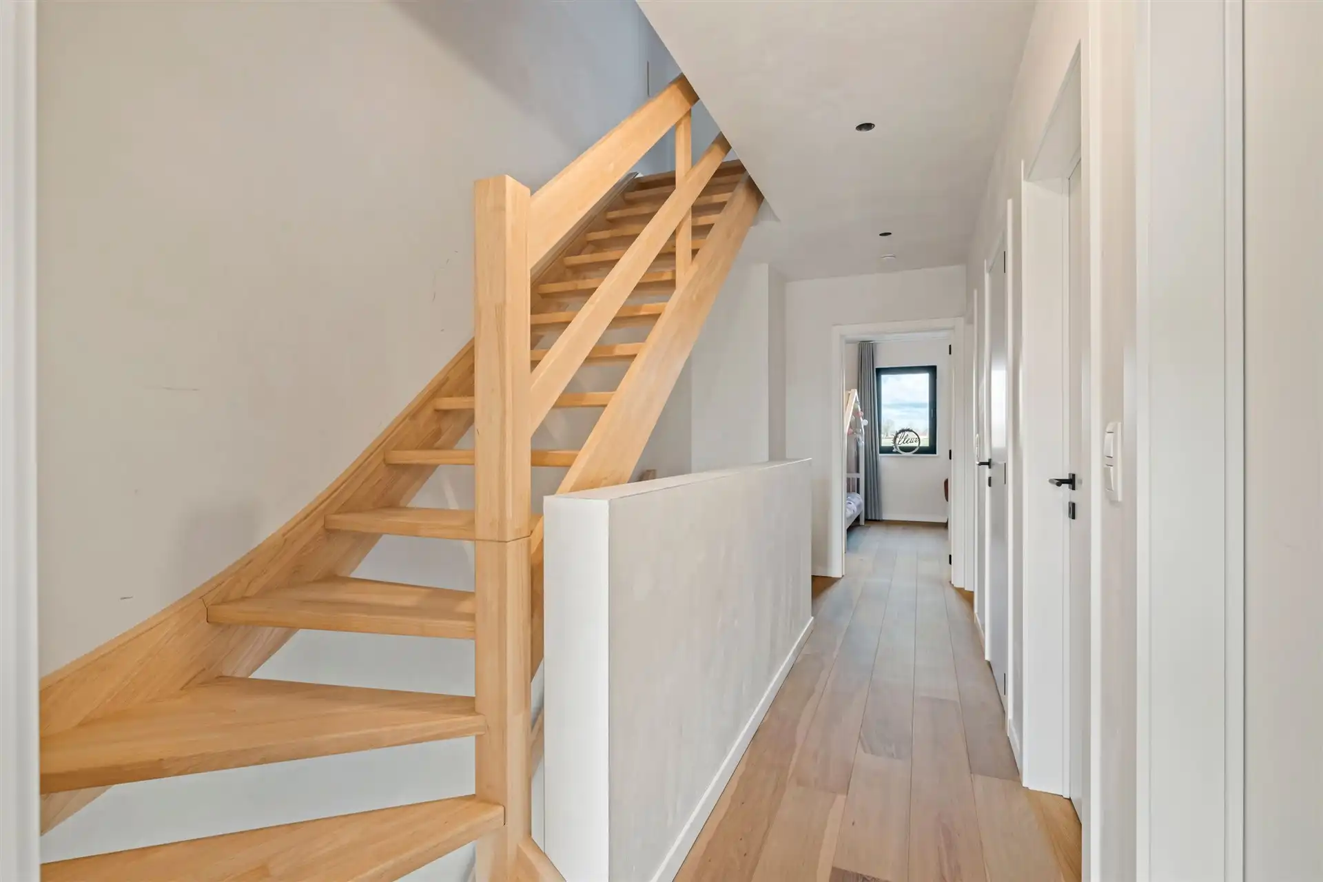 Recente gezinswoning met 5 slaapkamers en losstaande garage op een mooi perceel van 465m² foto 21