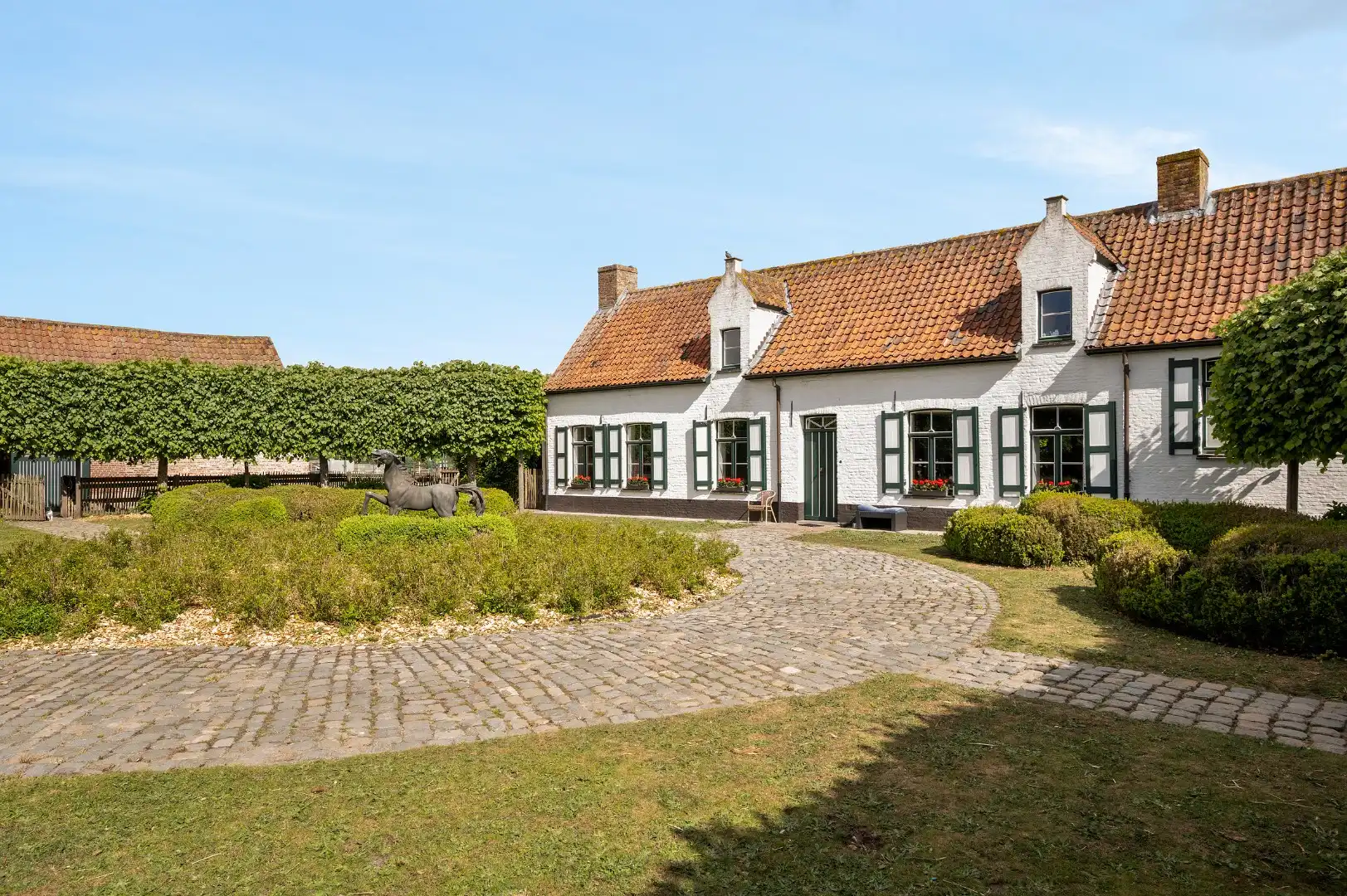 Uitzonderlijke hoeve met binnenpiste en paardenstallen op 1,88 hectare foto 12