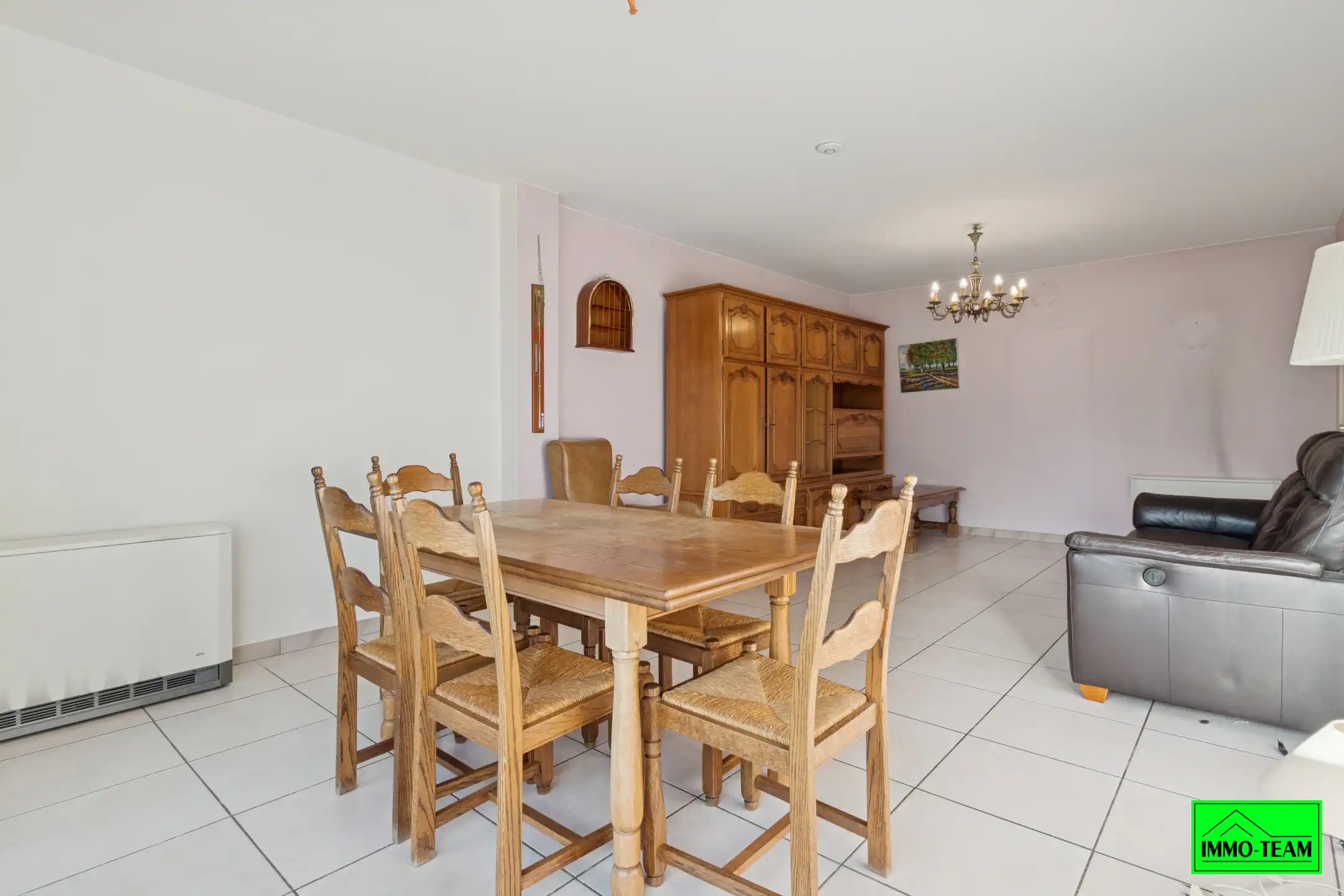 Ruim gelijkvloers appartement met garage foto 4