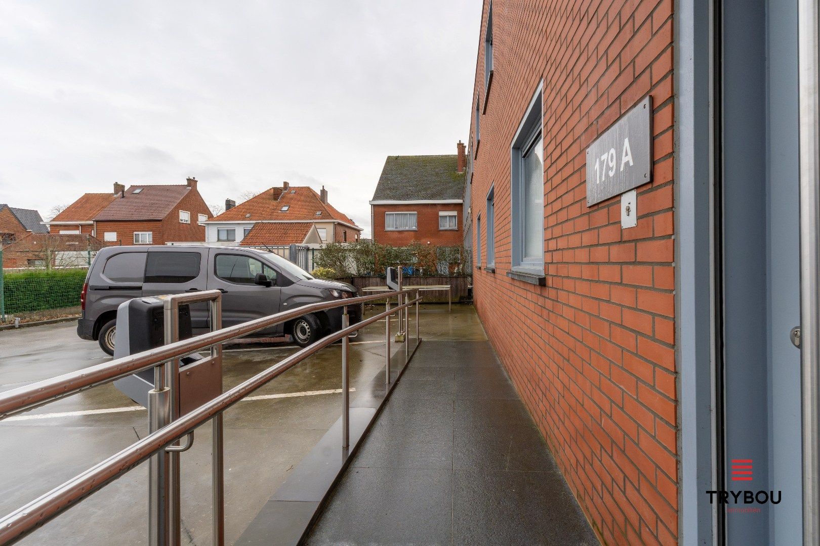 Groot kantoorgebouw op toplocatie te Ieper foto 14