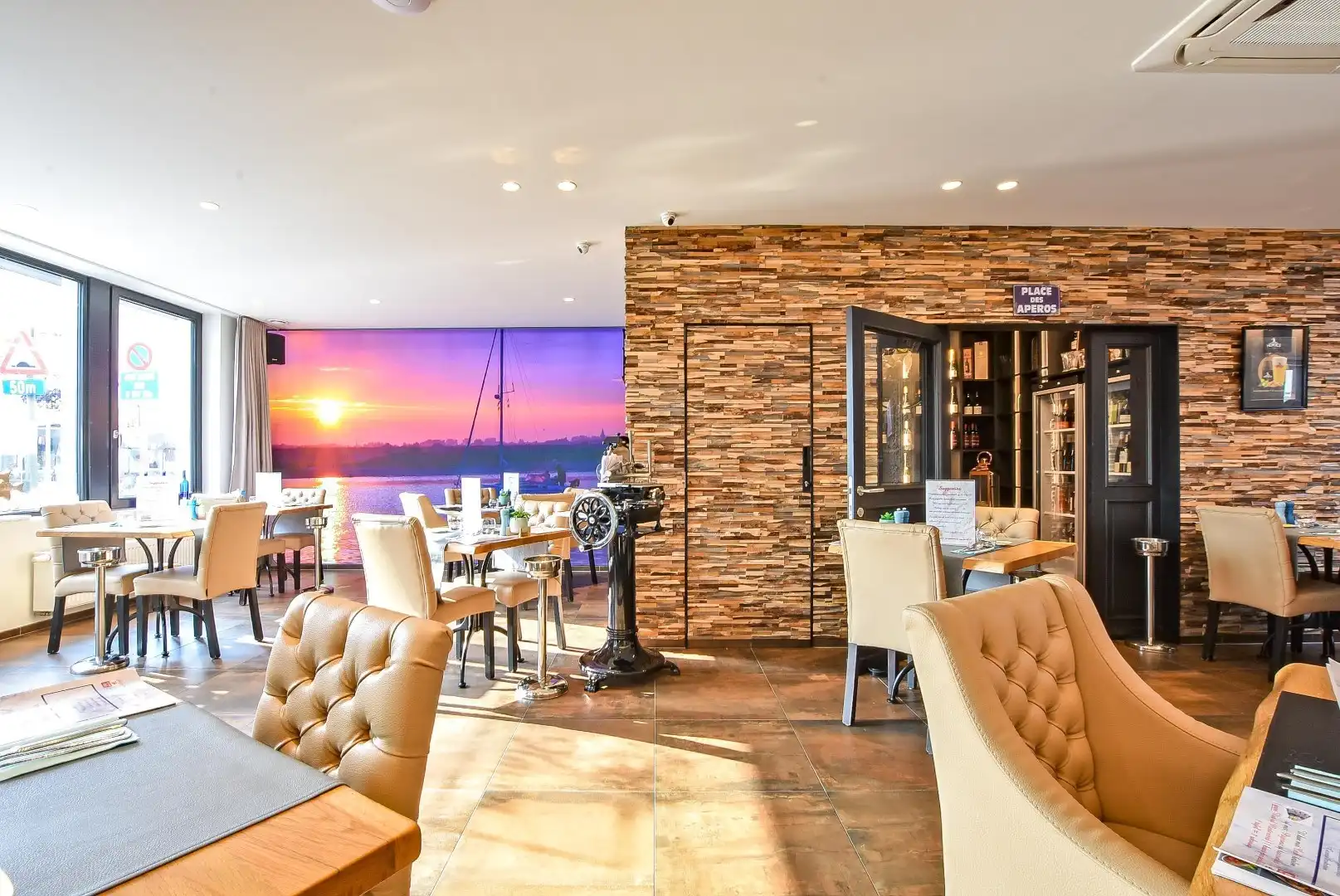 HUUR-KOOP: Restaurant 'De Haven' volledig gebouw met mogelijheden vlakbij de kaai gelegen op 313 m². foto 4