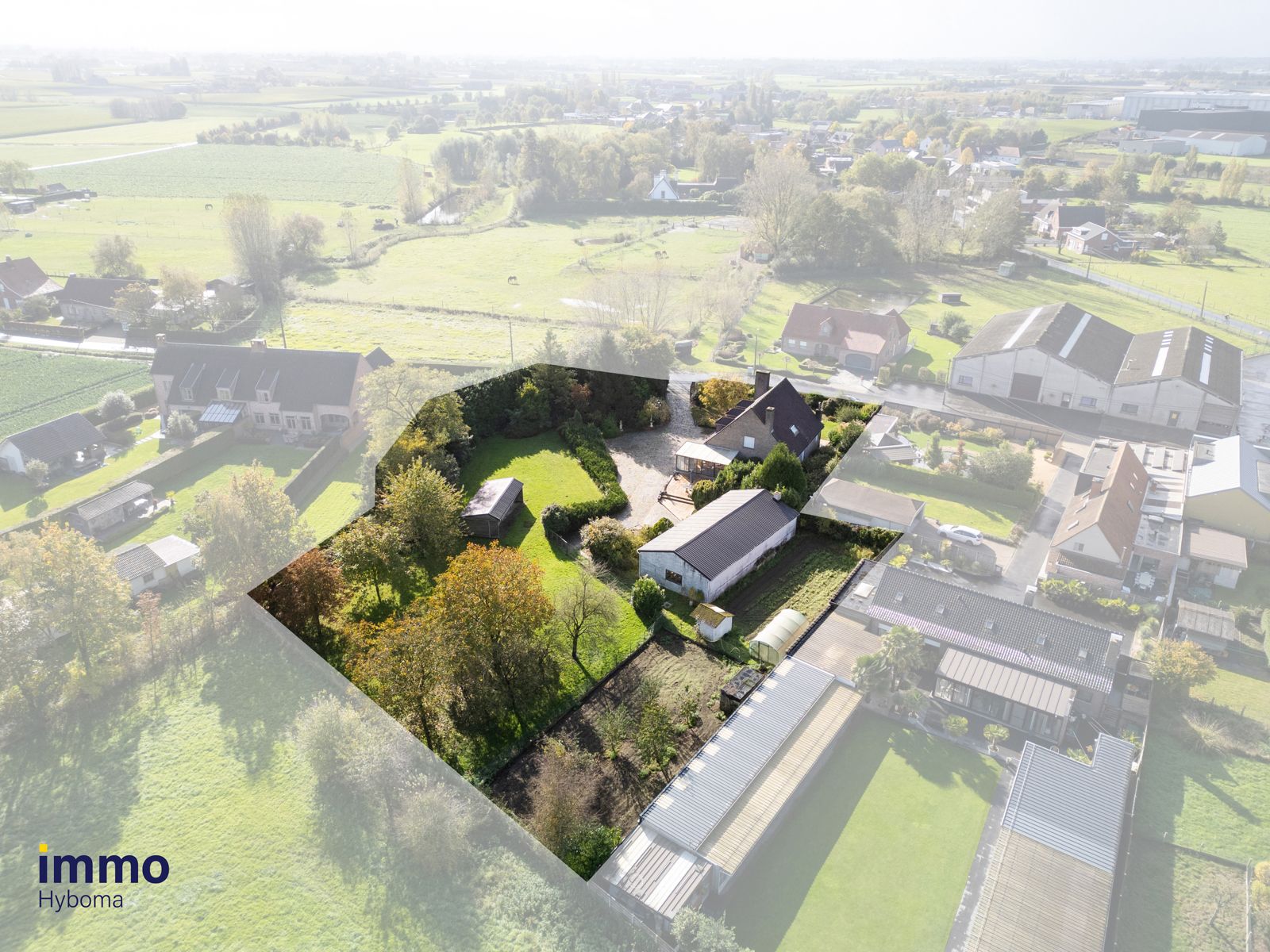 Idyllisch gelegen villa op 3598 m² met garage voor 6 wagens foto 25