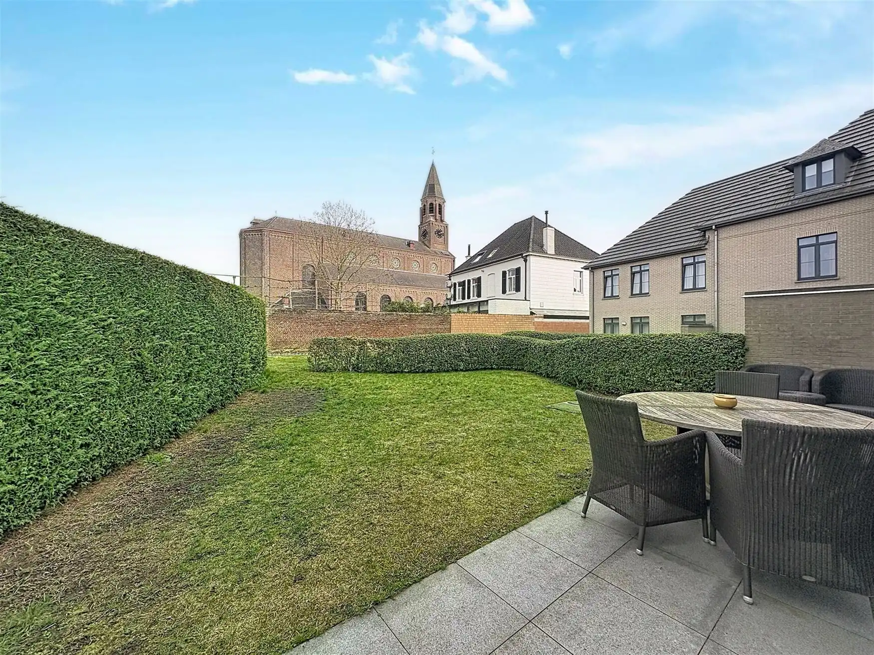 Charmante halfopen bebouwing inclusief garage foto 11