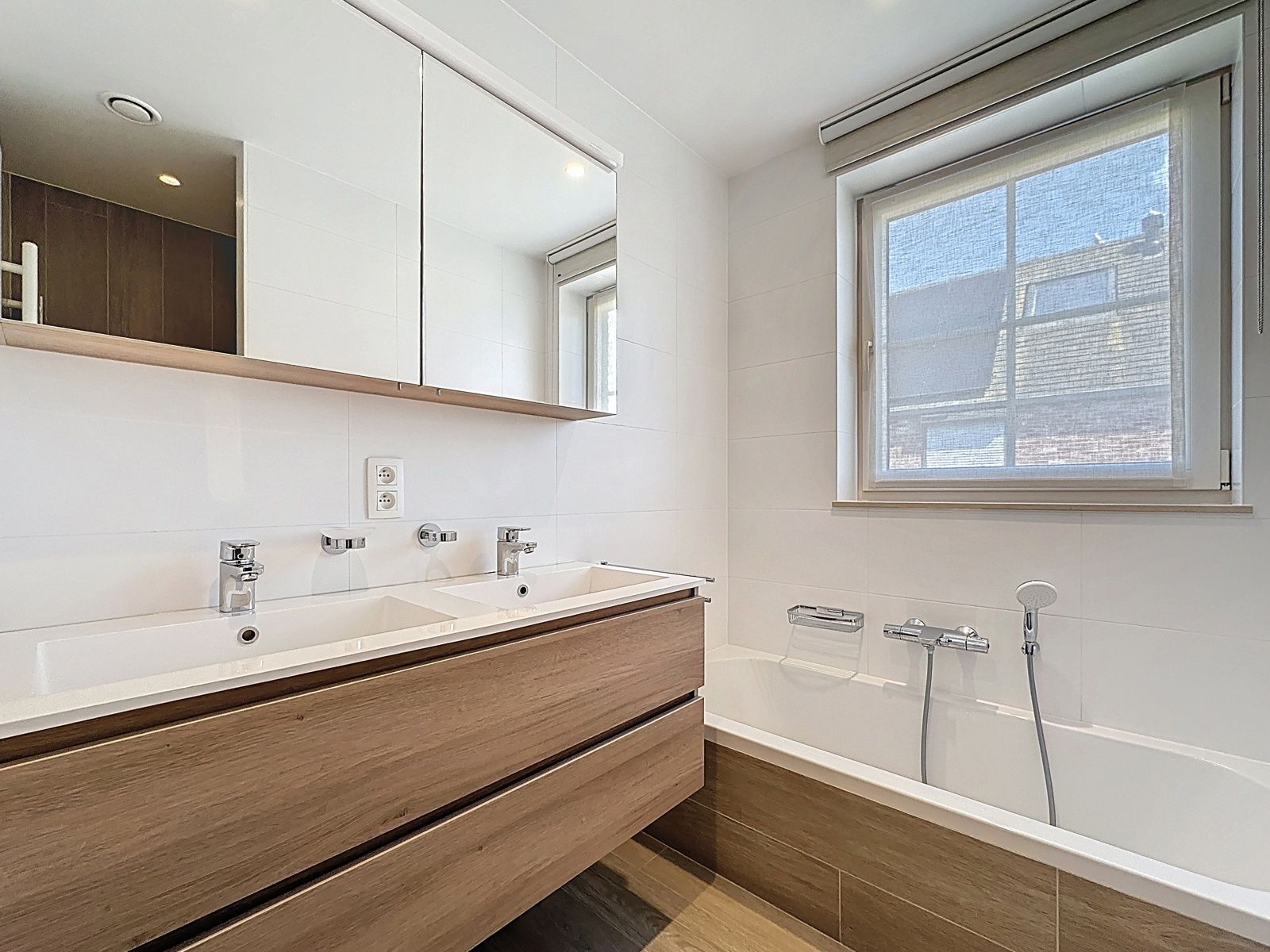 Luxueus afgewerkte driegevel-villa met 5 slaapkamers foto 24