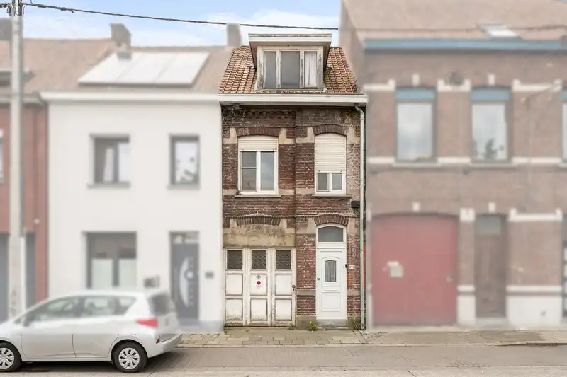 Roeselare-stadsrand.  Te renoveren ruime stevige rijwoning met 3-4 slaapkamers op een mooi perceel van 263m2.  Ideaal voor doe-het-zelver en renoveerder/investeerder. foto 11