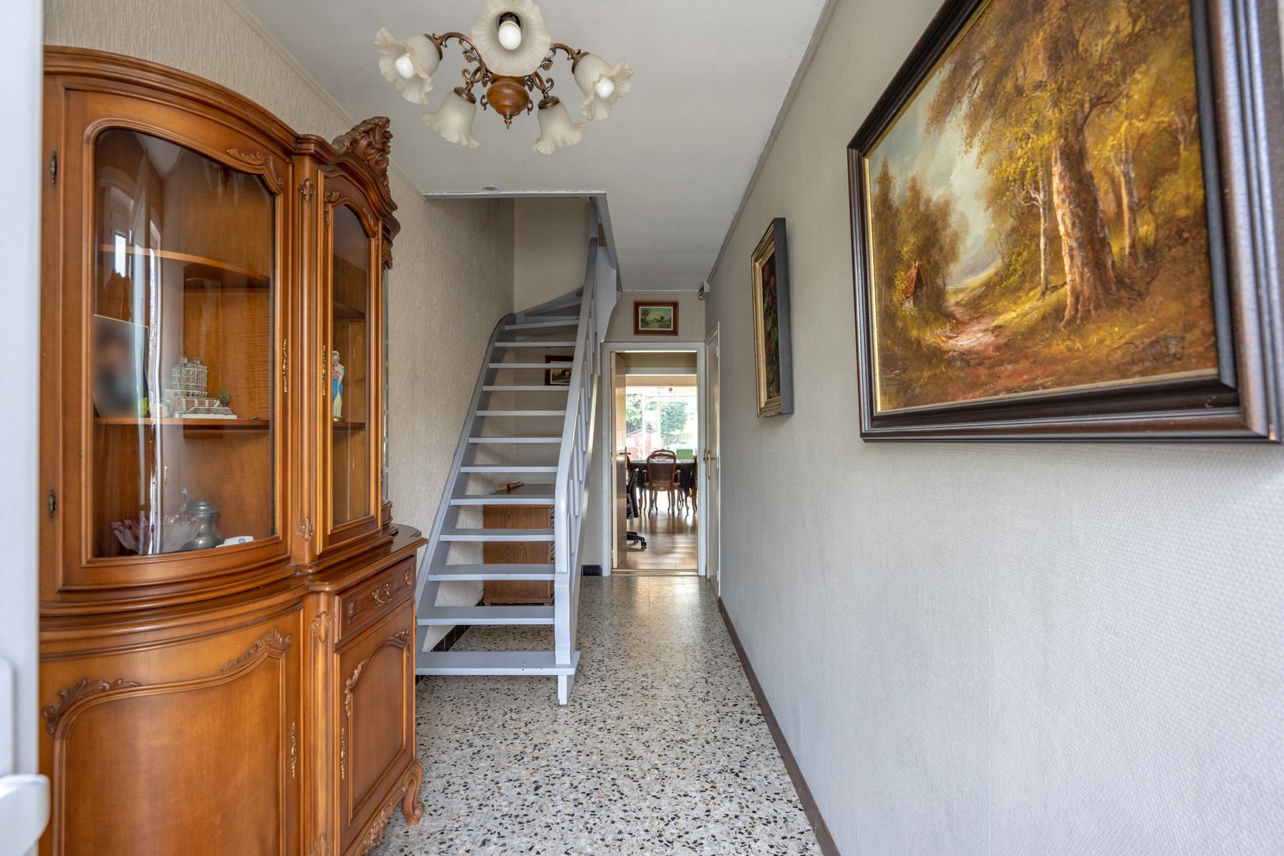 Instapklare woning met 5 slaapkamers, tuin, inpandige garage én dubbele garagebox foto 3