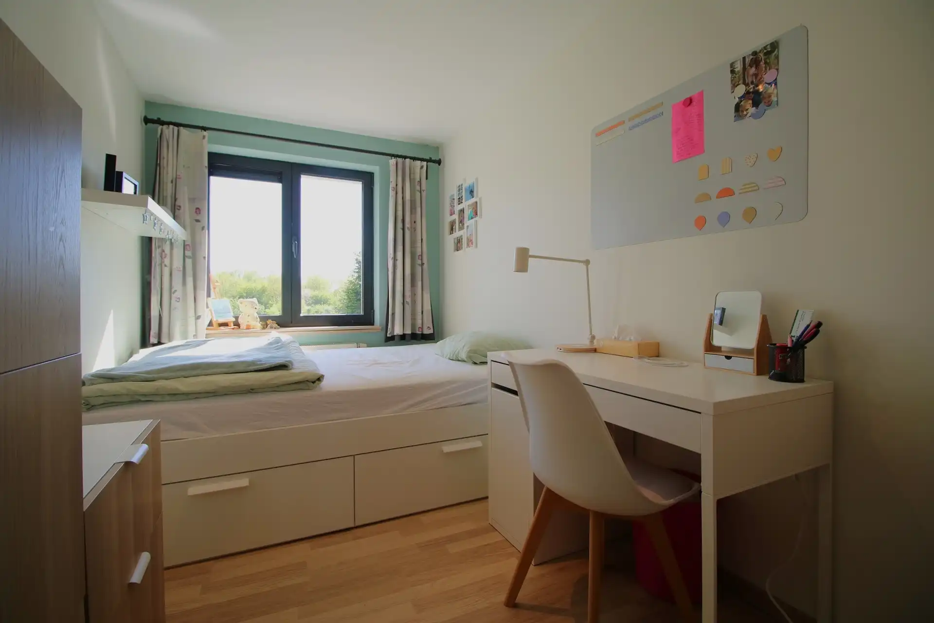 Instapklare gerenoveerde woning met 4 slpks. en aparte garage in doodlopende straat foto 20