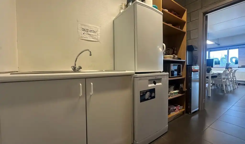 Commercieel gelegen kantoor te huur aan R4 in Mariakerke (Gent) foto 8