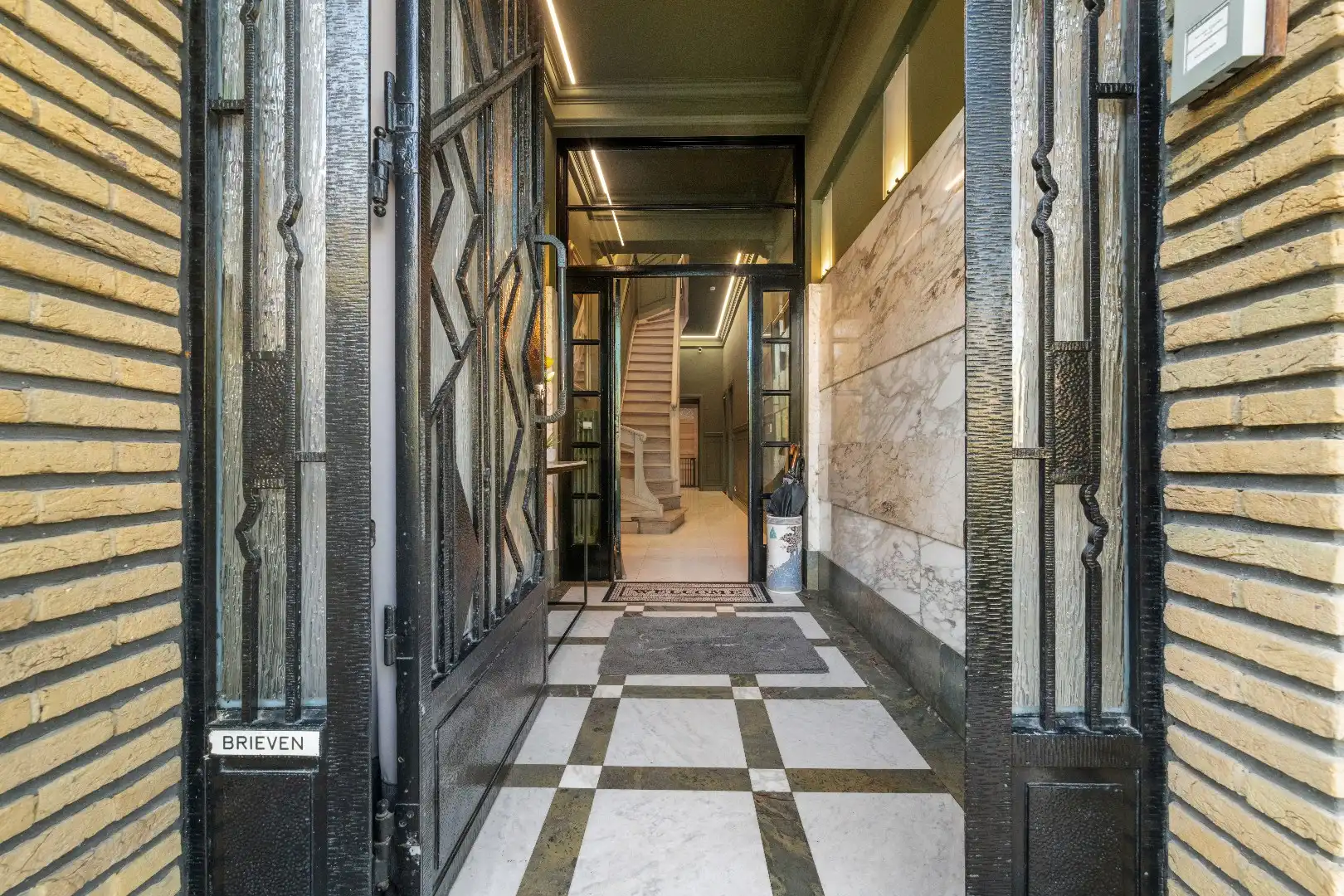 Karaktervol uniek herenhuis foto 2