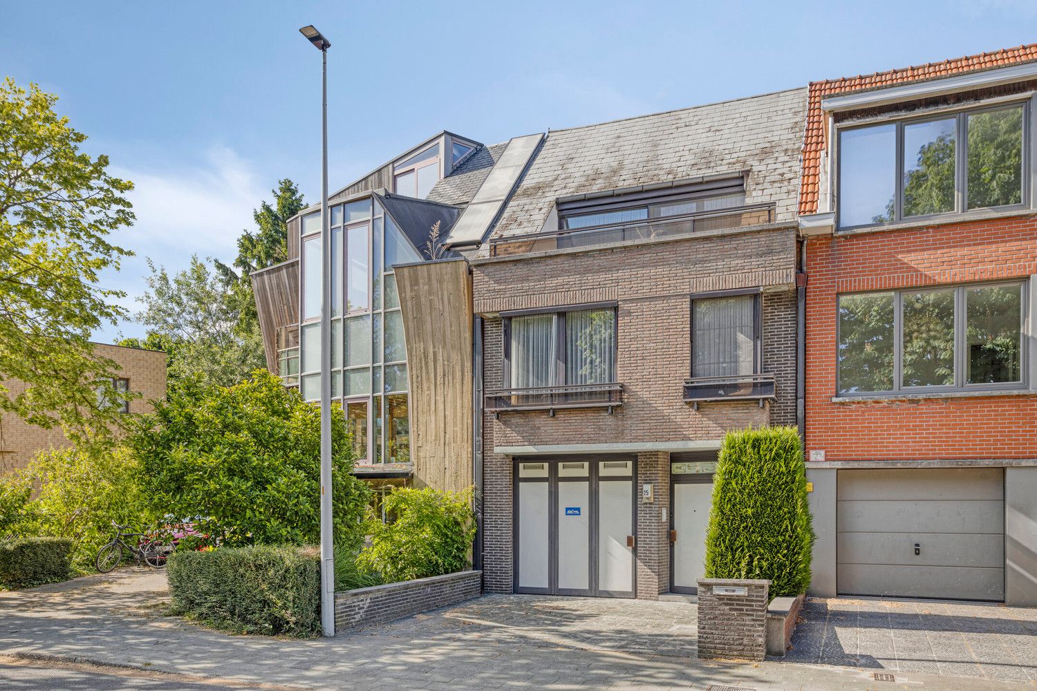 Unieke woning aan het Mertensplein met grote garage, 2 terrassen en tuin! foto 2