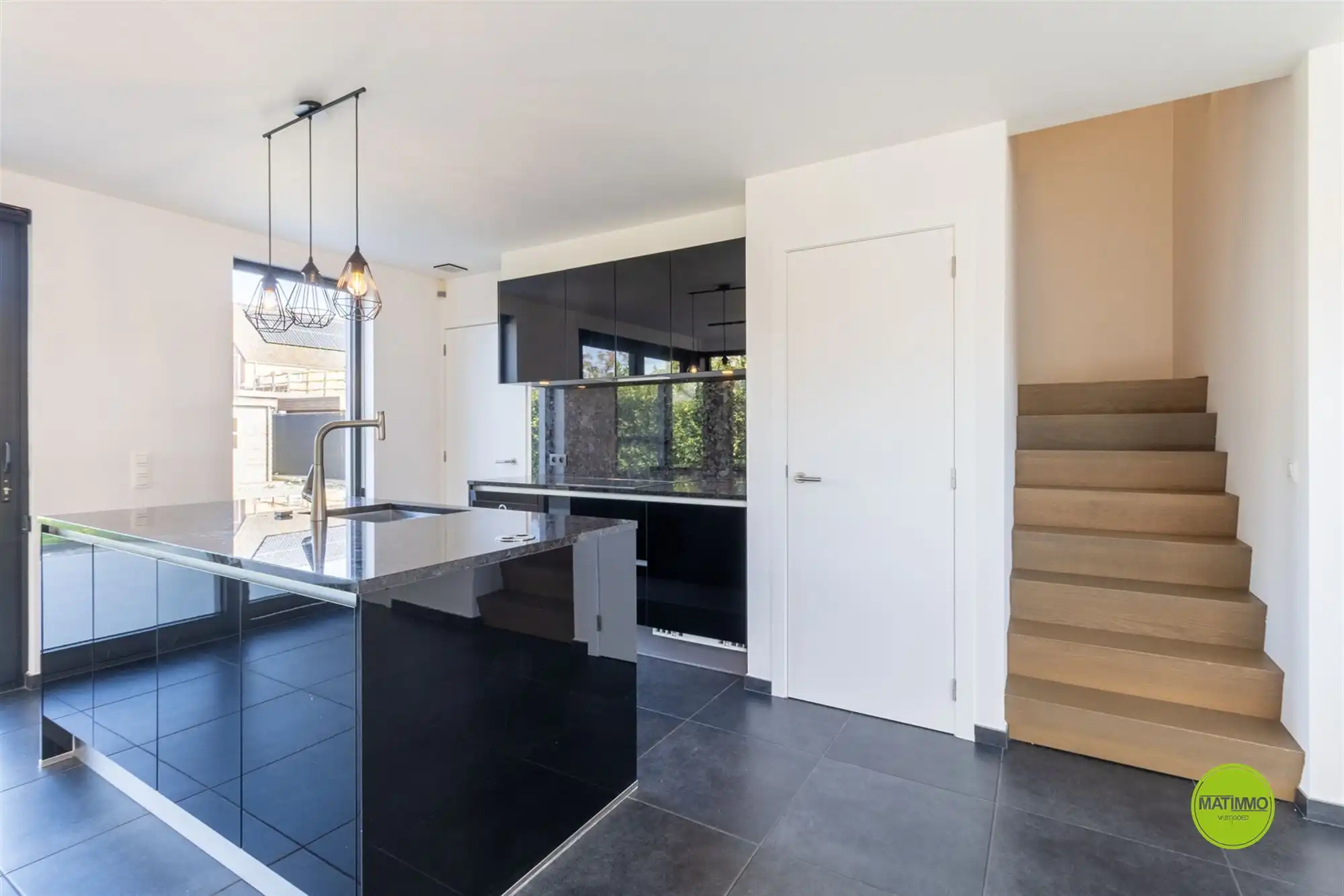 Moderne open bebouwing met 3 slaapkamers en tuin foto 7