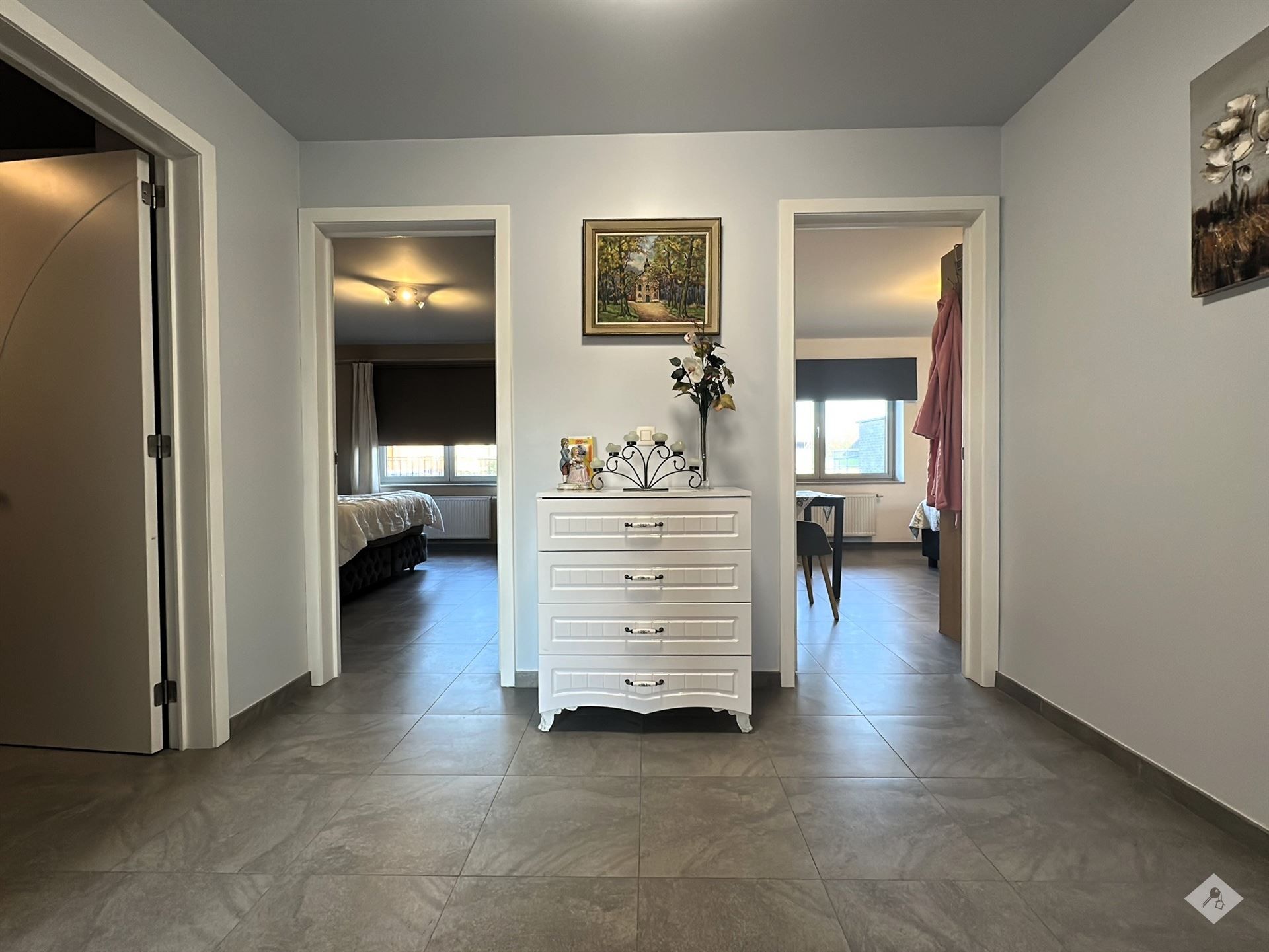 Ruim appartement met tuin, garage en buitenberging foto 8